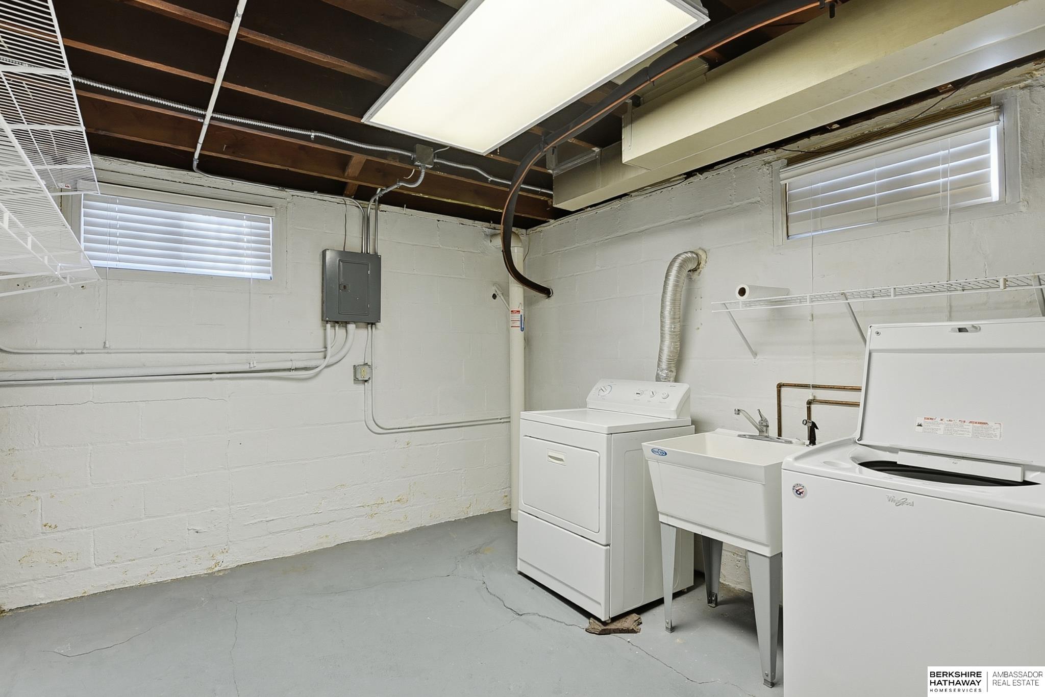 Omaha, Nebraska 68106, United States, 3 Bedrooms Bedrooms, ,2 BathroomsBathrooms,Residential,Active,244200