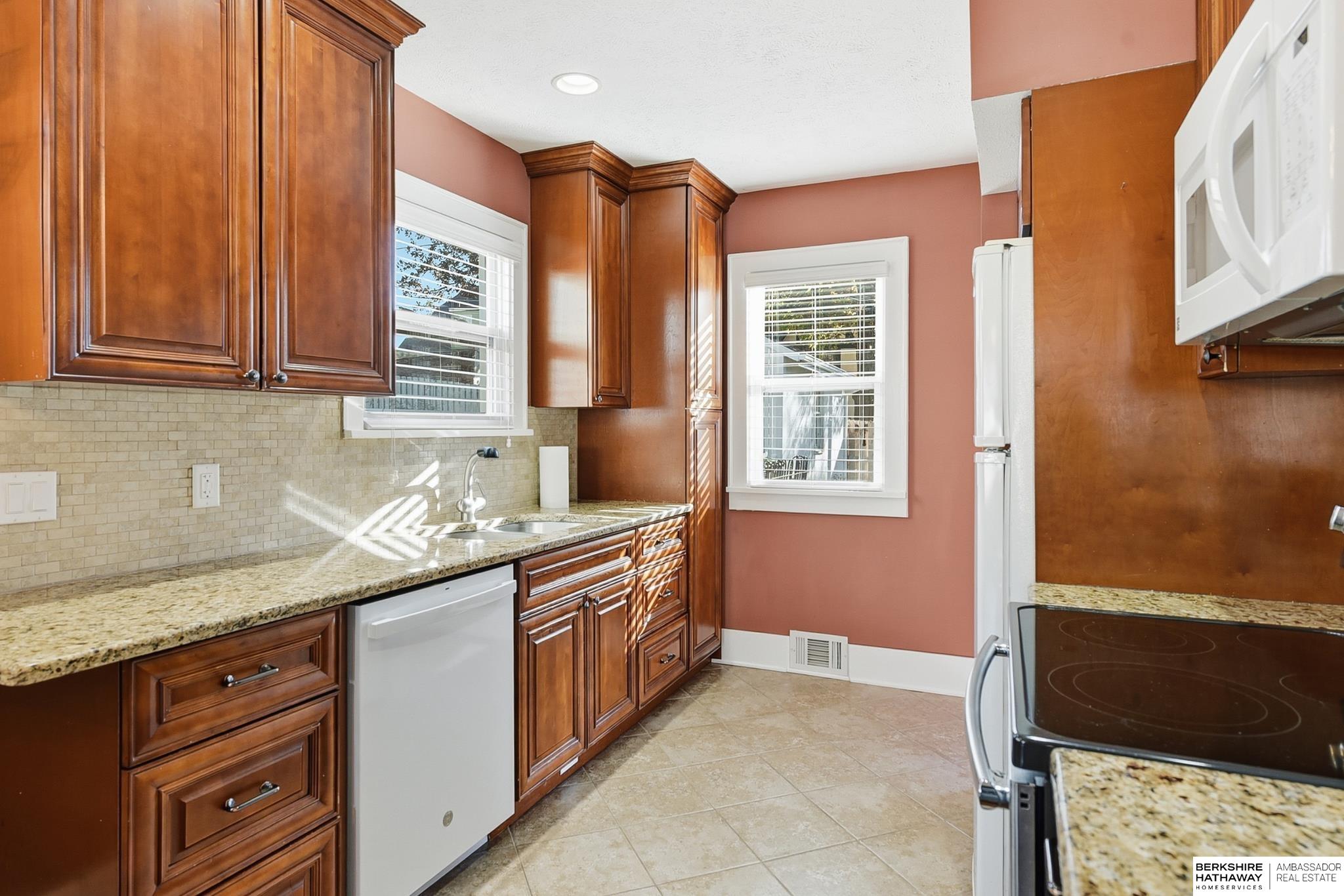 Omaha, Nebraska 68106, United States, 3 Bedrooms Bedrooms, ,2 BathroomsBathrooms,Residential,Active,244200