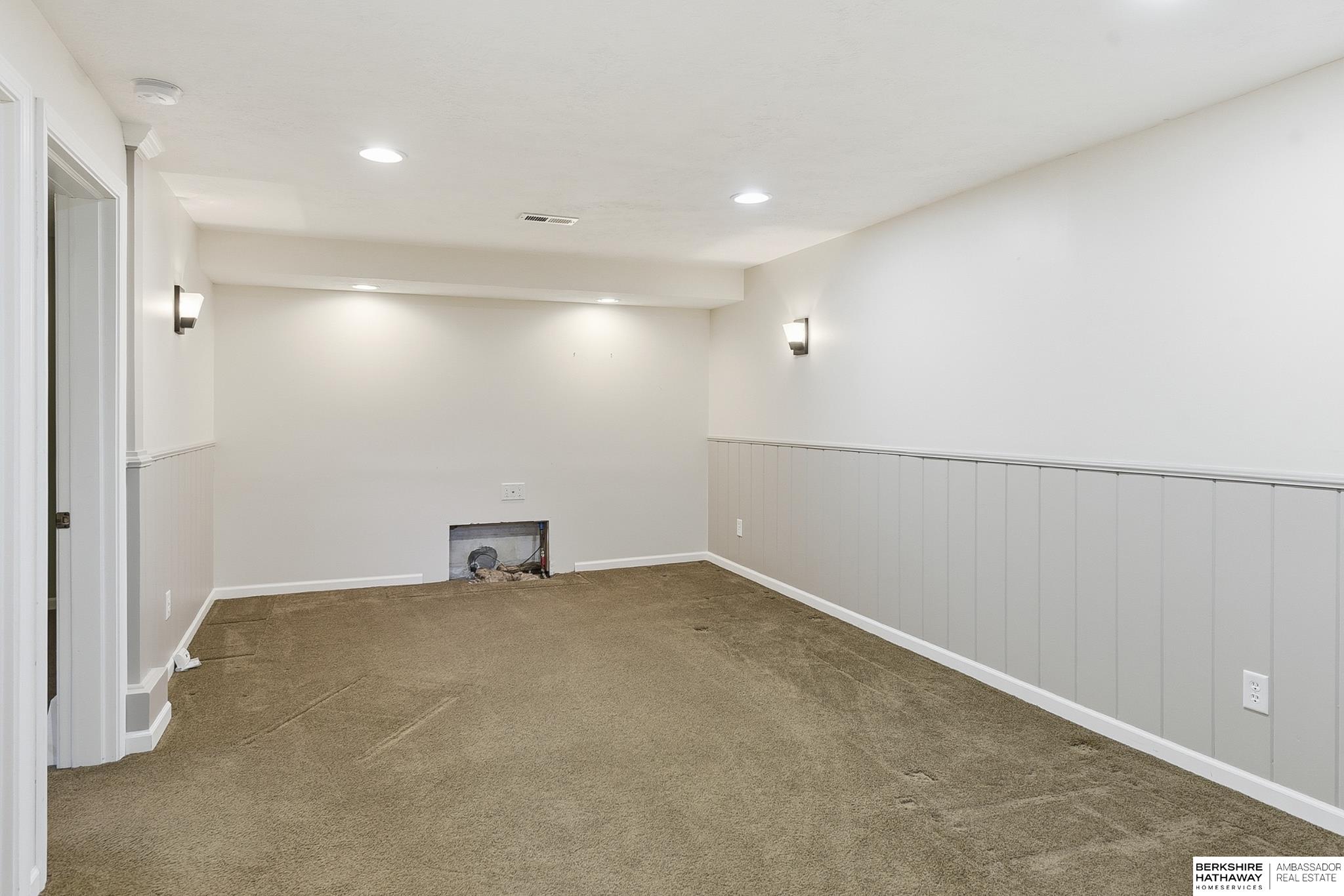 Omaha, Nebraska 68106, United States, 3 Bedrooms Bedrooms, ,2 BathroomsBathrooms,Residential,Active,244200