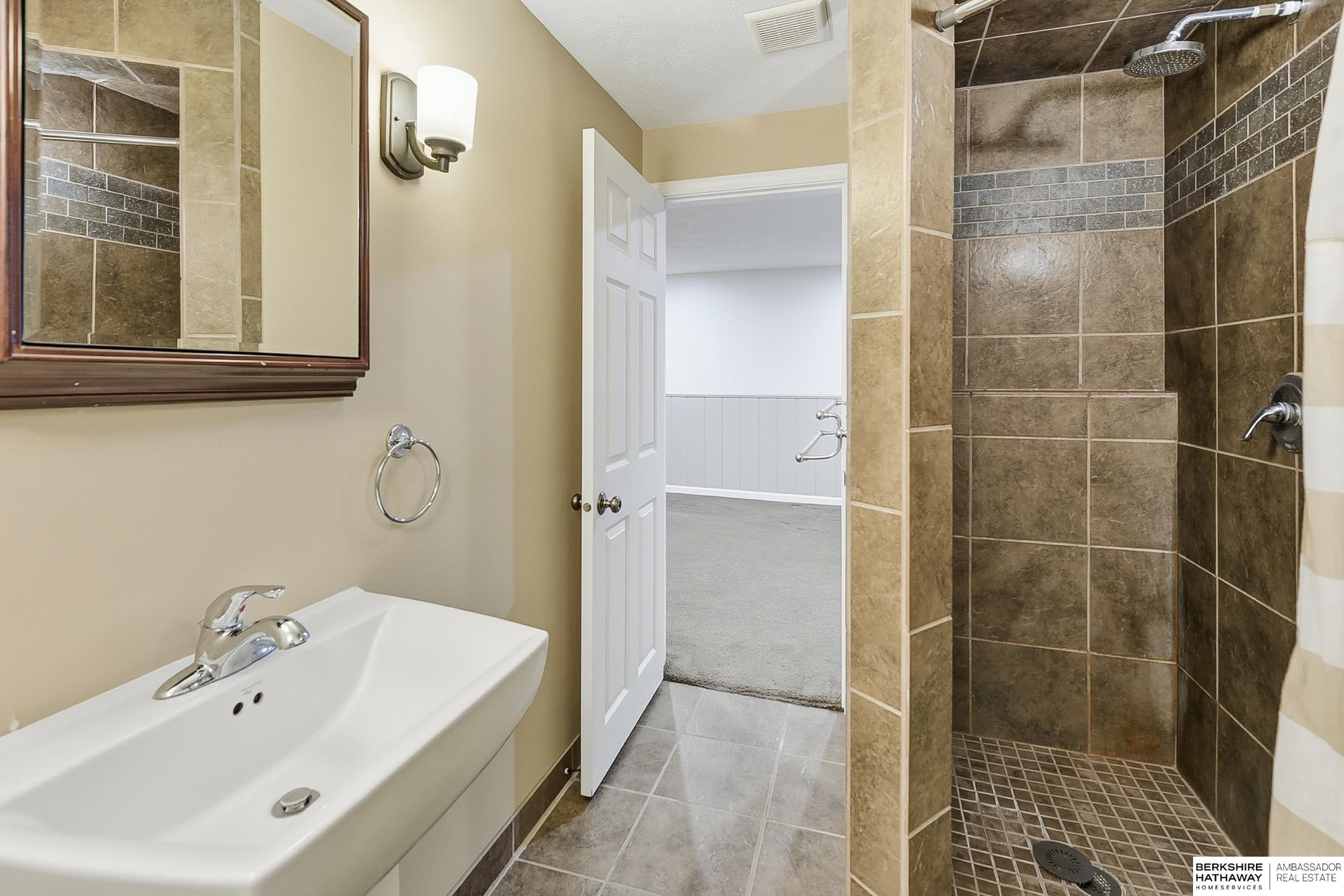 Omaha, Nebraska 68106, United States, 3 Bedrooms Bedrooms, ,2 BathroomsBathrooms,Residential,Active,244200