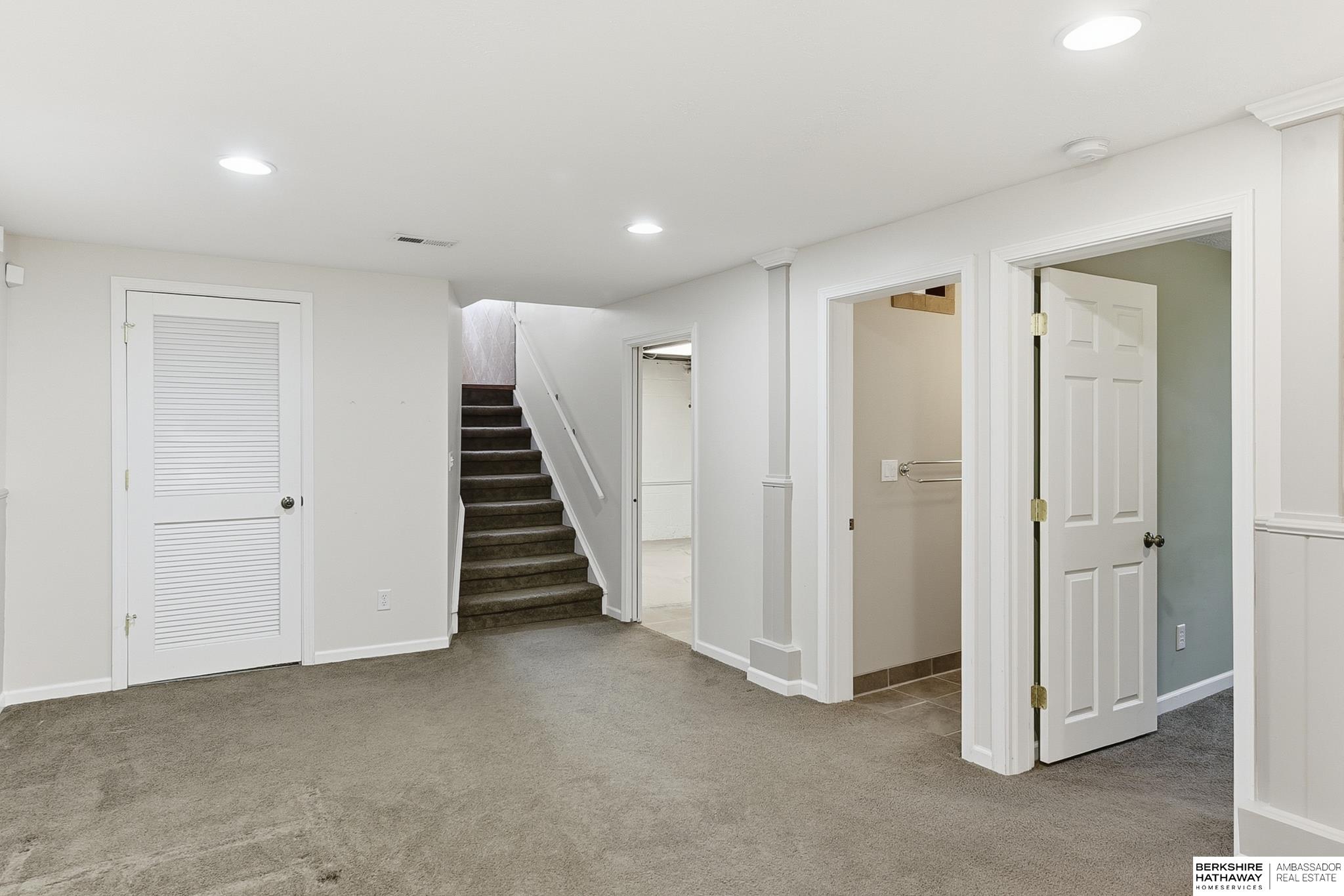 Omaha, Nebraska 68106, United States, 3 Bedrooms Bedrooms, ,2 BathroomsBathrooms,Residential,Active,244200