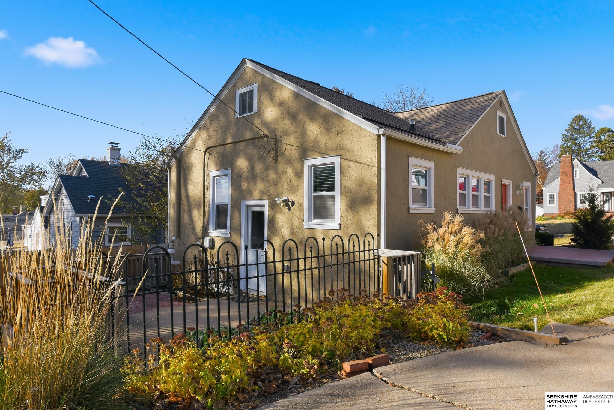 Omaha, Nebraska 68106, United States, 3 Bedrooms Bedrooms, ,2 BathroomsBathrooms,Residential,Active,244200