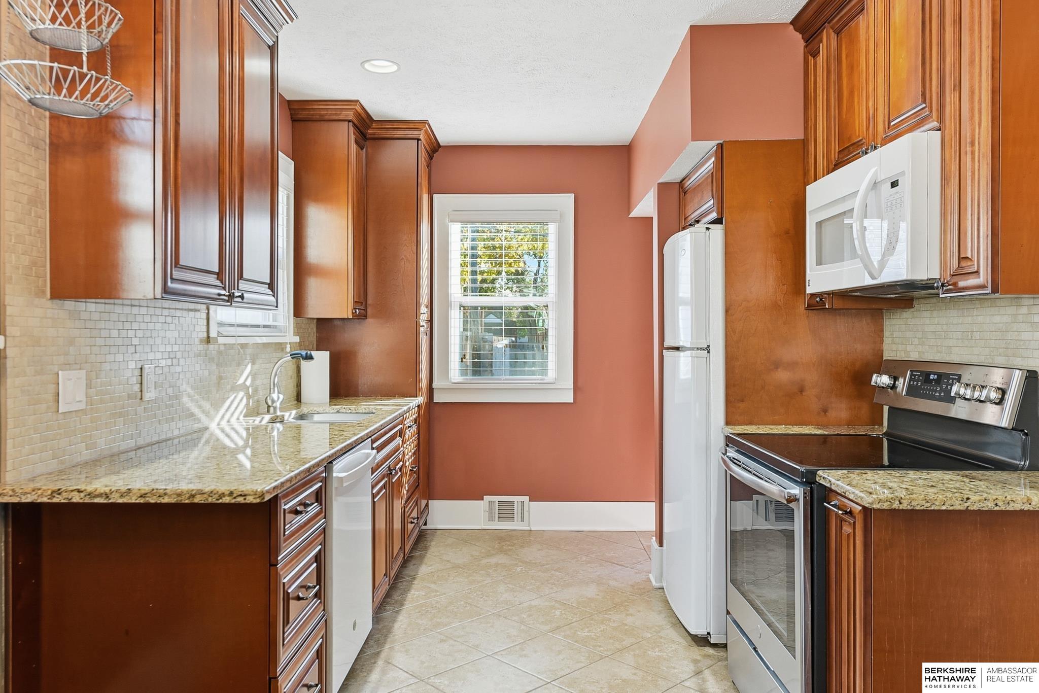 Omaha, Nebraska 68106, United States, 3 Bedrooms Bedrooms, ,2 BathroomsBathrooms,Residential,Active,244200