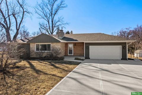 Photo of 1922 S 113th Street, Omaha, NE 68144 (MLS # 22603903)