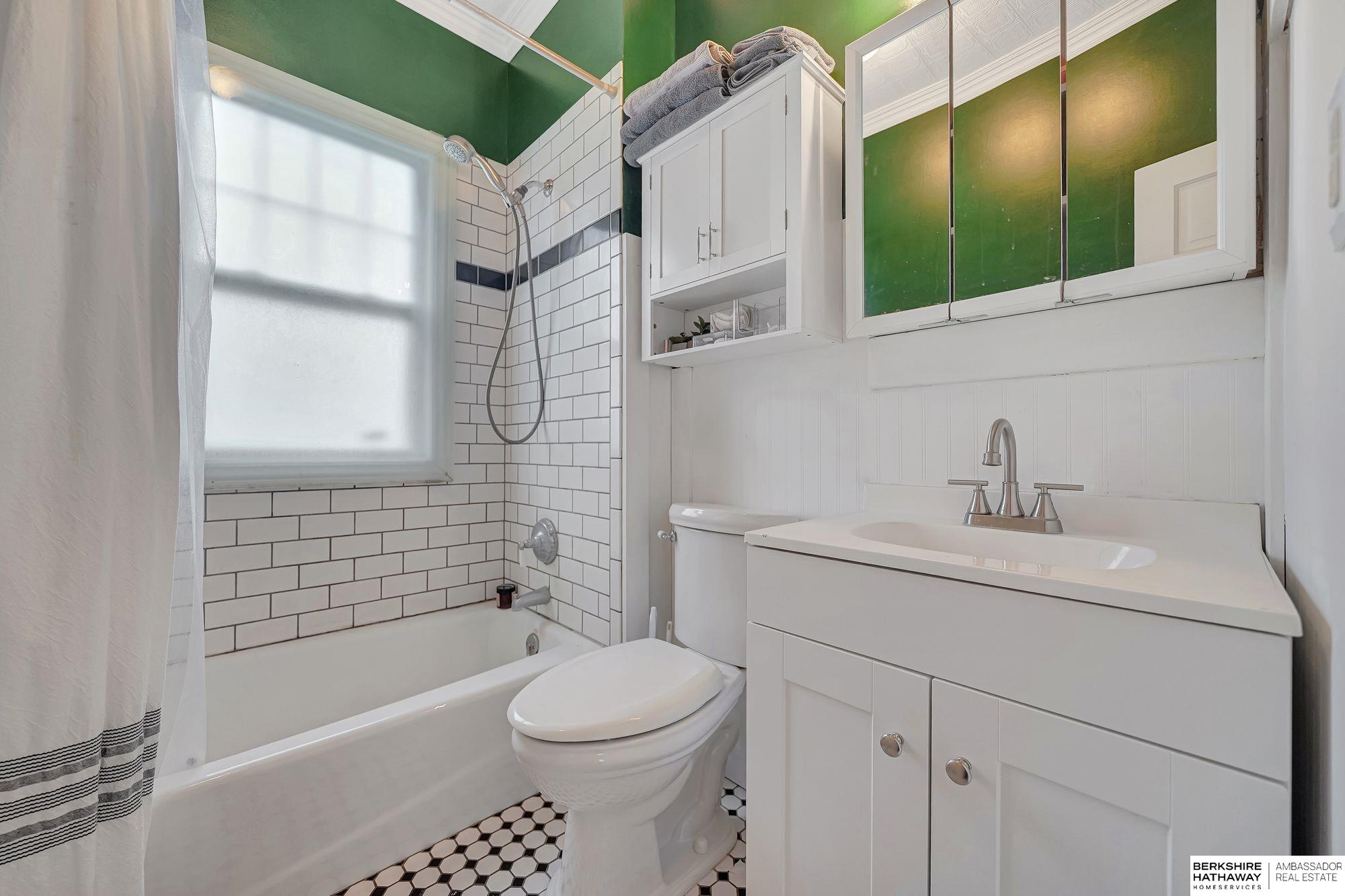 Lincoln, Nebraska 68502, United States, 2 Bedrooms Bedrooms, ,3 BathroomsBathrooms,Residential,Pending,224595