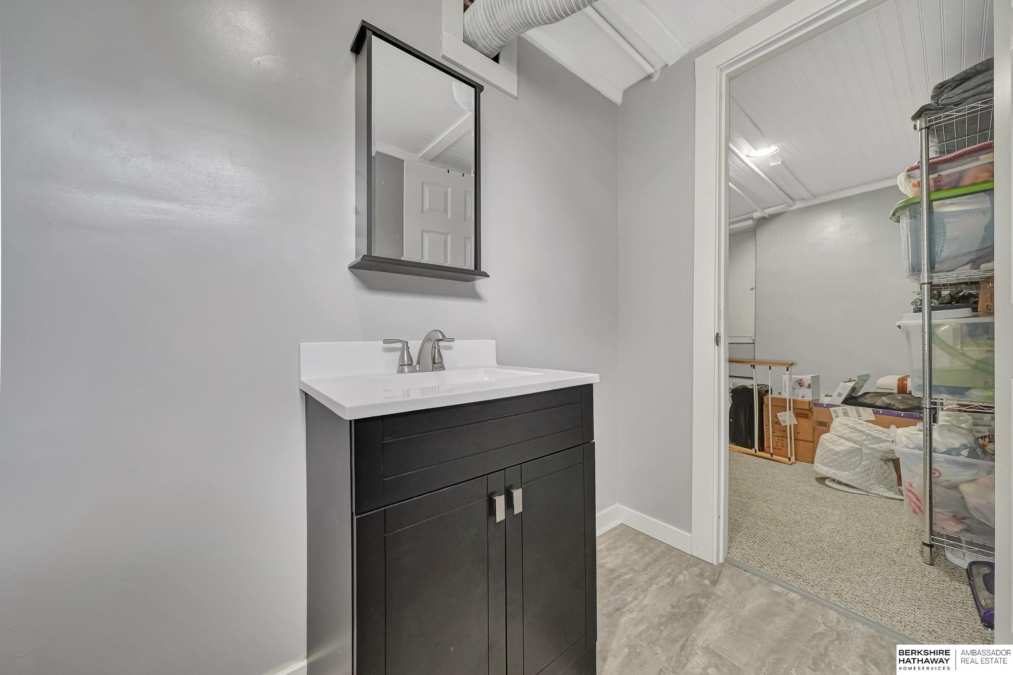 Lincoln, Nebraska 68502, United States, 2 Bedrooms Bedrooms, ,3 BathroomsBathrooms,Residential,Pending,224595