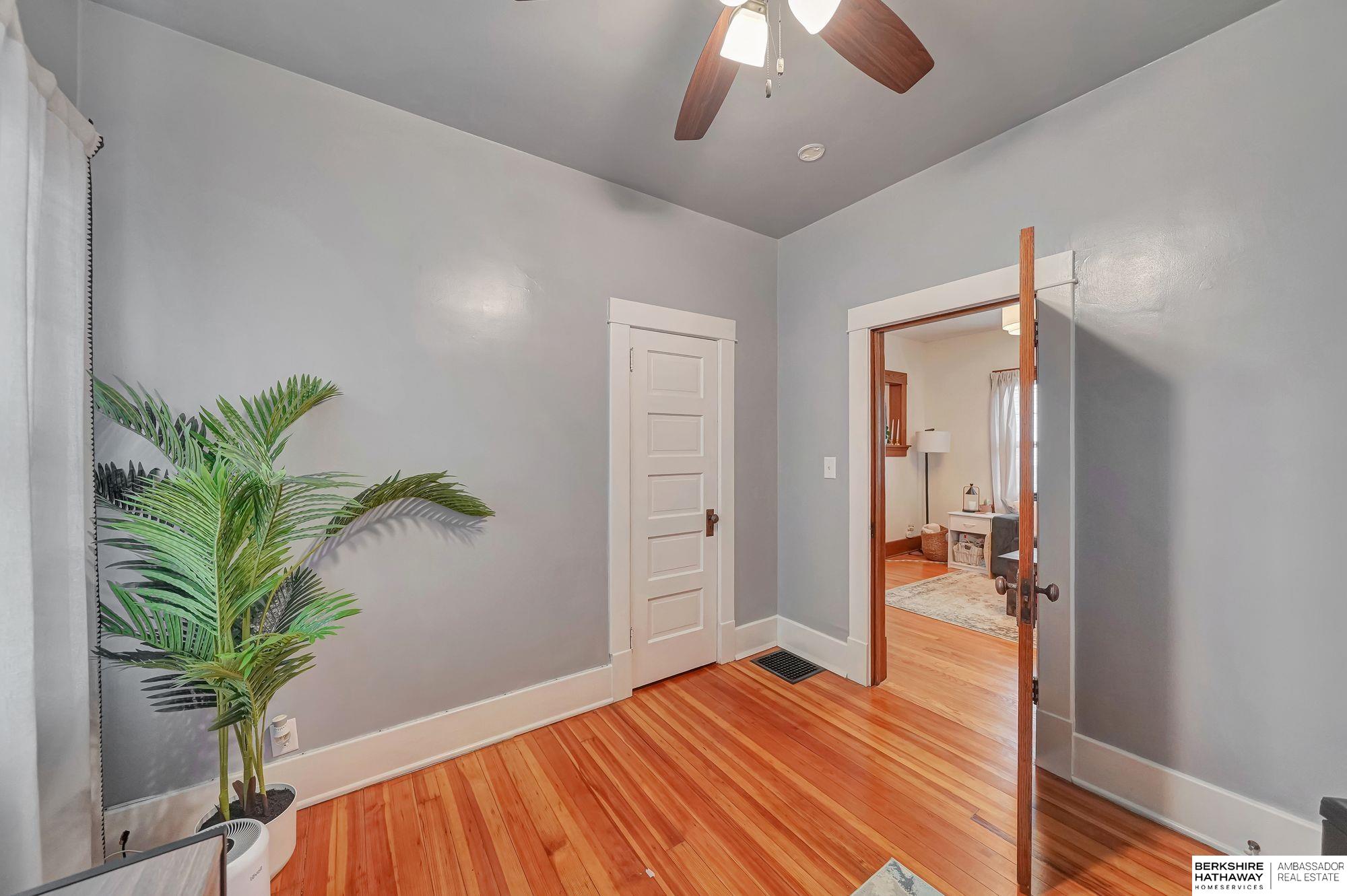 Lincoln, Nebraska 68502, United States, 2 Bedrooms Bedrooms, ,3 BathroomsBathrooms,Residential,Pending,224595