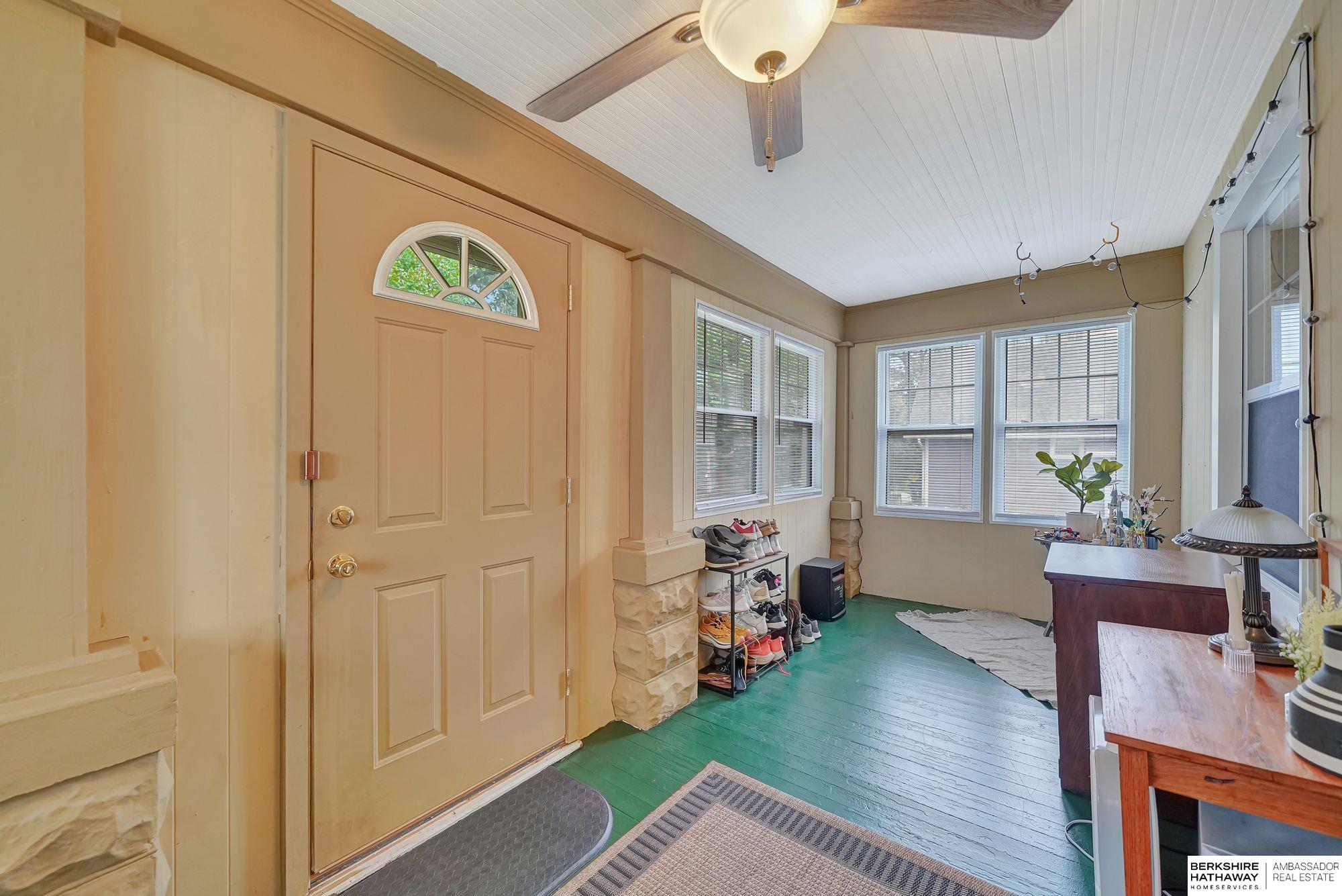 Lincoln, Nebraska 68502, United States, 2 Bedrooms Bedrooms, ,3 BathroomsBathrooms,Residential,Pending,224595