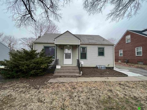 Photo of 130 S 38th Street, Lincoln, NE 68510 (MLS # 22607070)
