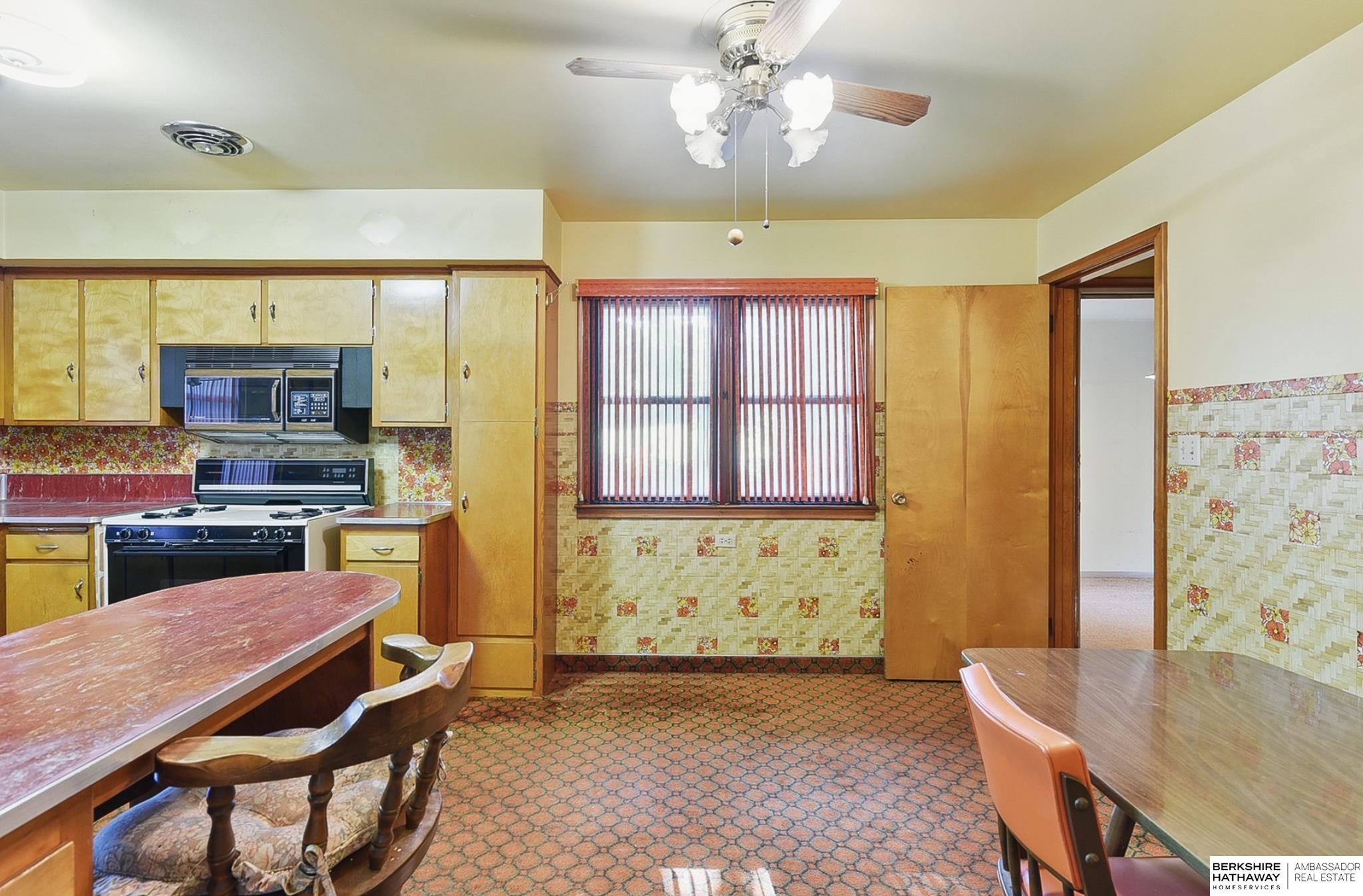 Omaha, Nebraska 68107, United States, 2 Bedrooms Bedrooms, ,2 BathroomsBathrooms,Residential,Pending,141407