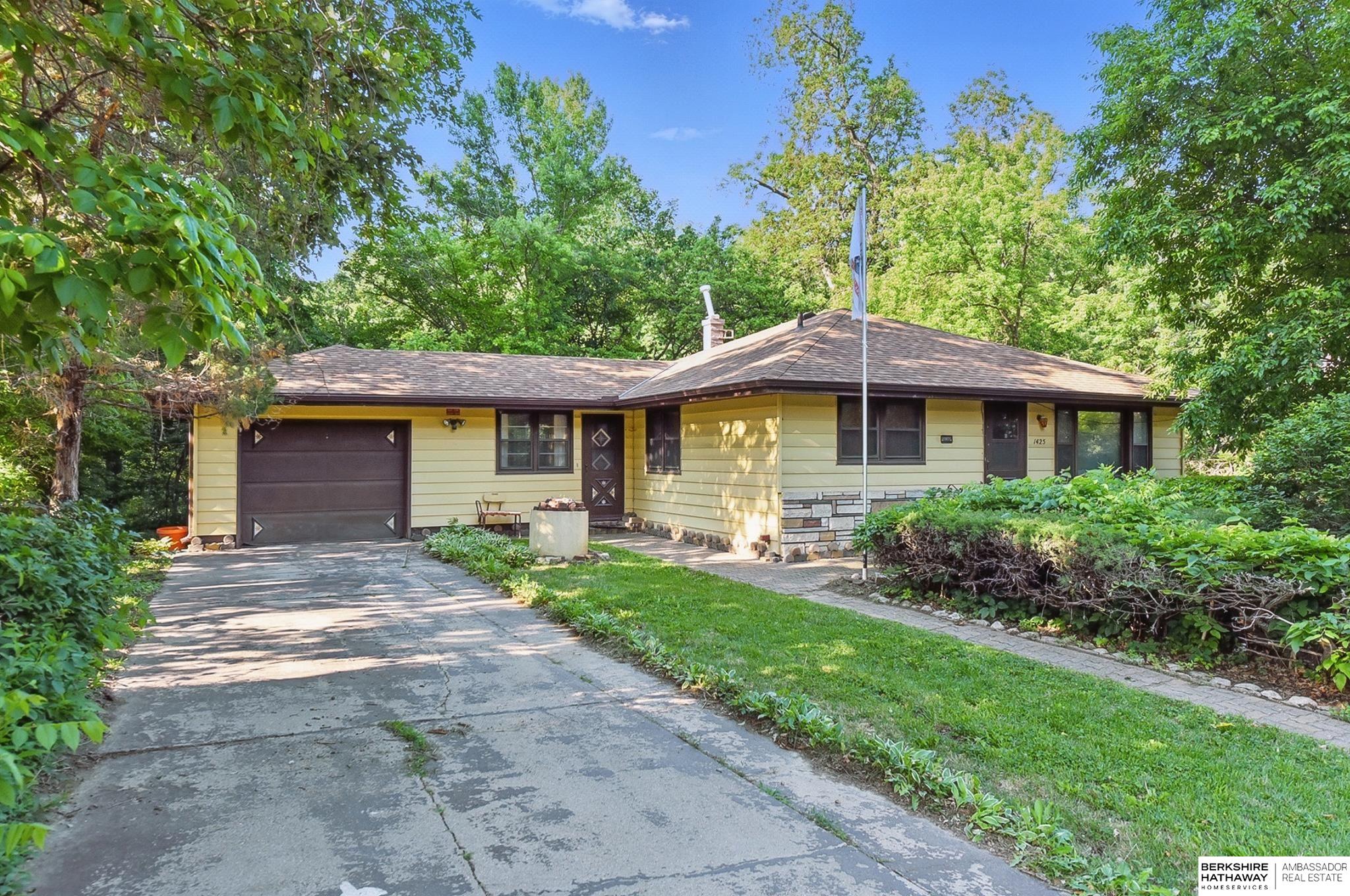 Omaha, Nebraska 68107, United States, 2 Bedrooms Bedrooms, ,2 BathroomsBathrooms,Residential,Pending,141407