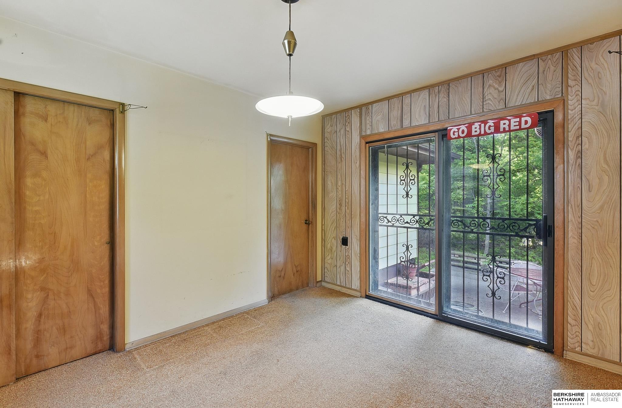 Omaha, Nebraska 68107, United States, 2 Bedrooms Bedrooms, ,2 BathroomsBathrooms,Residential,Pending,141407