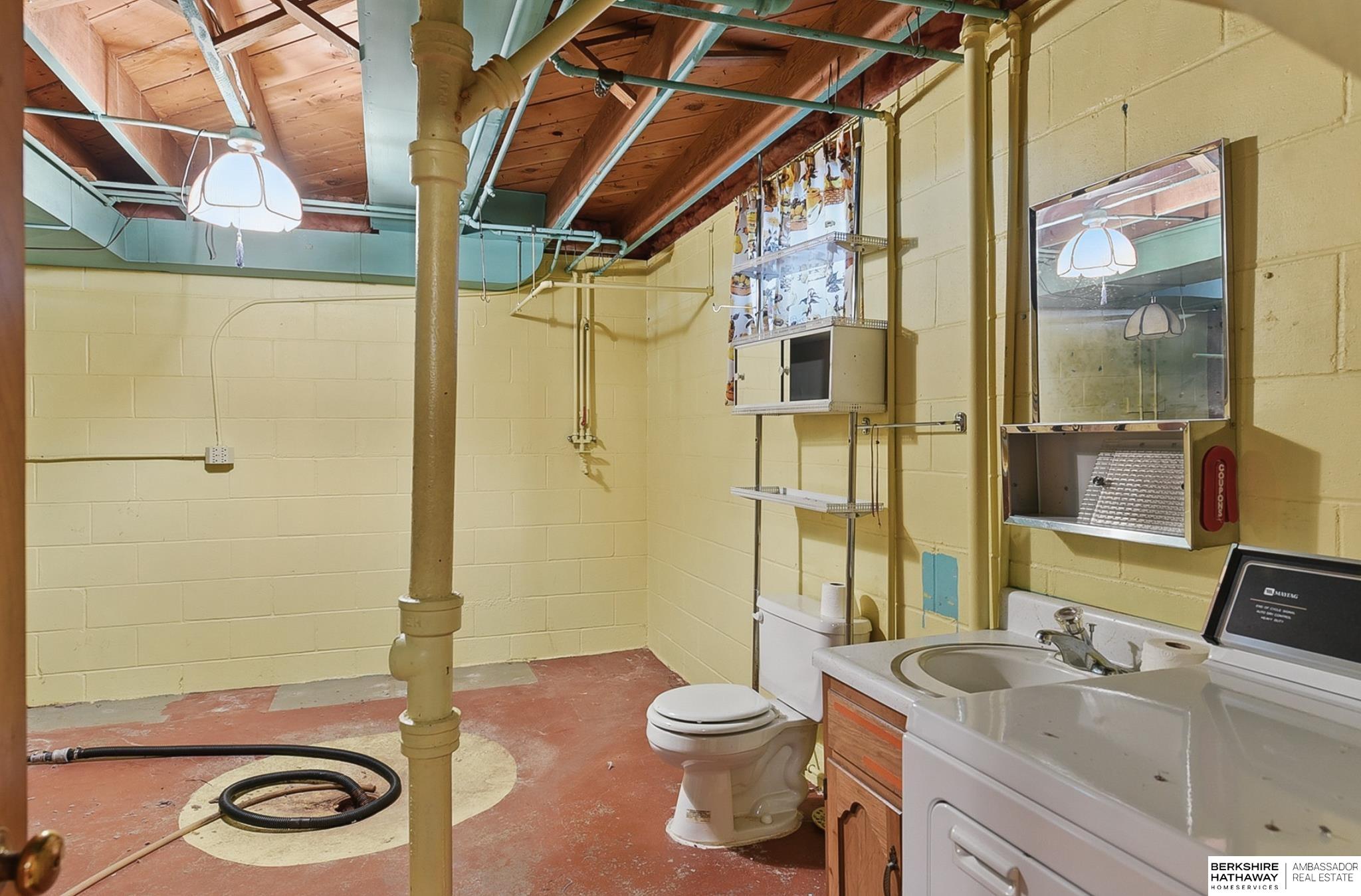 Omaha, Nebraska 68107, United States, 2 Bedrooms Bedrooms, ,2 BathroomsBathrooms,Residential,Pending,141407