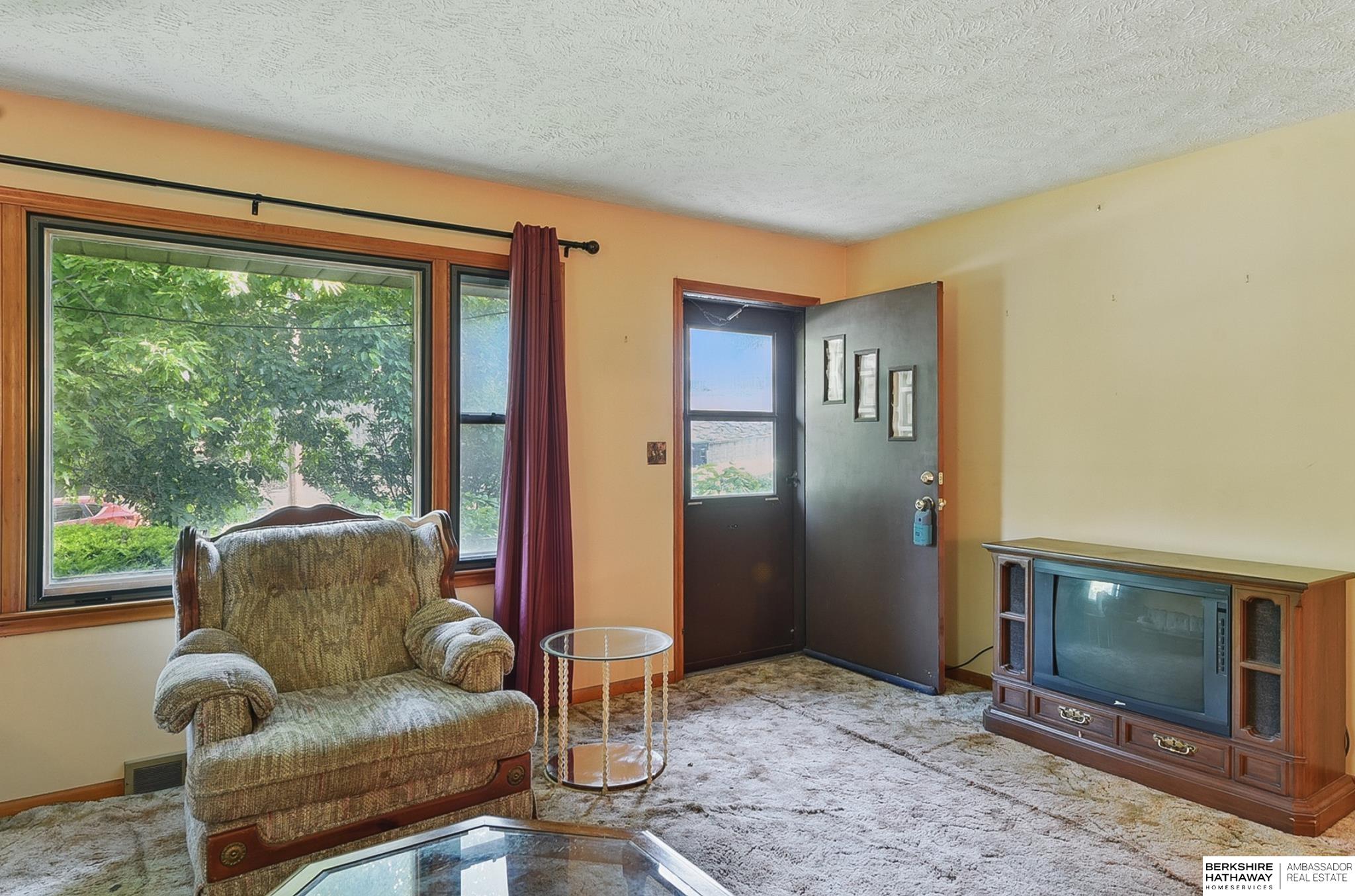 Omaha, Nebraska 68107, United States, 2 Bedrooms Bedrooms, ,2 BathroomsBathrooms,Residential,Pending,141407