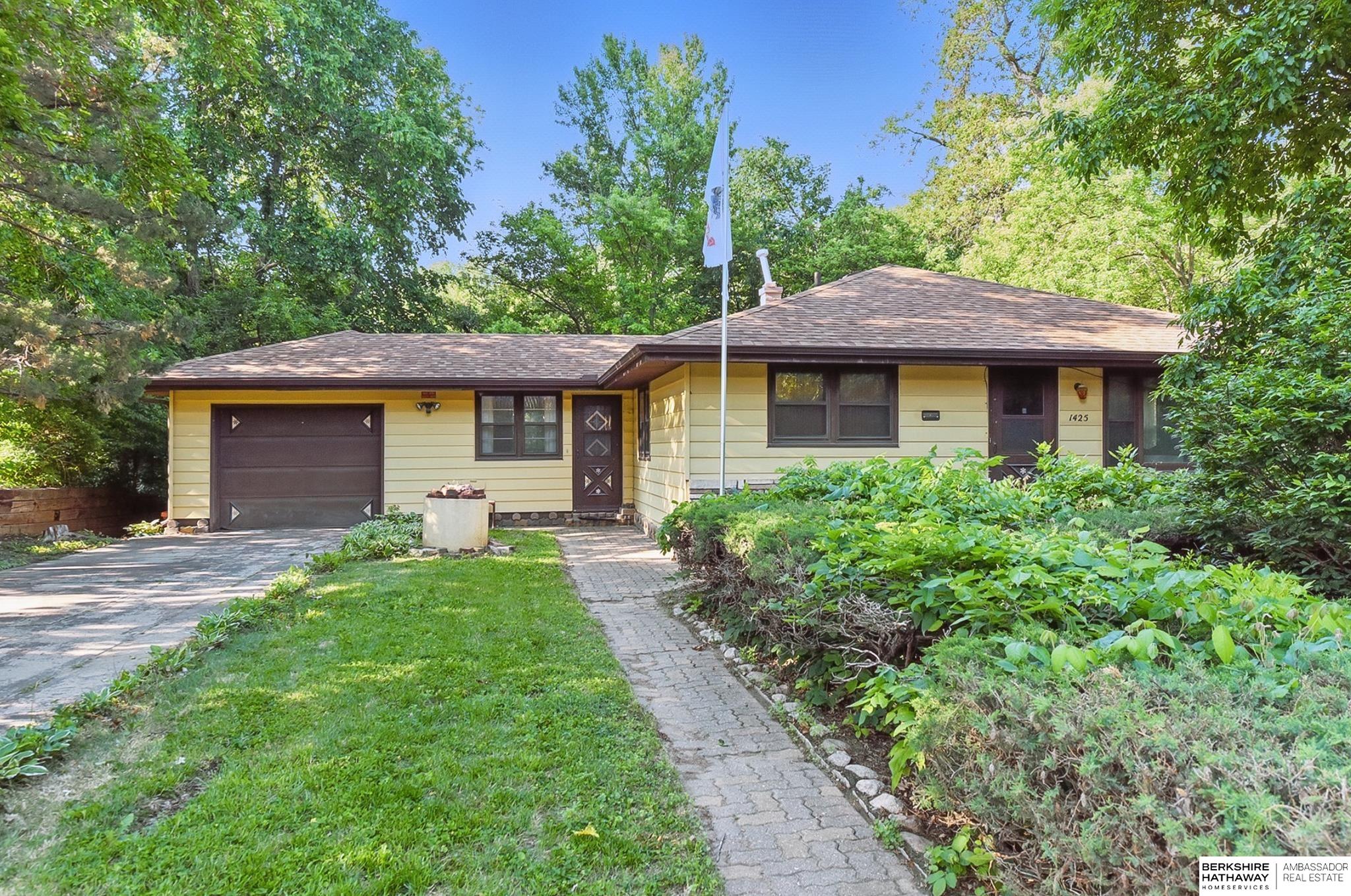 Omaha, Nebraska 68107, United States, 2 Bedrooms Bedrooms, ,2 BathroomsBathrooms,Residential,Pending,141407