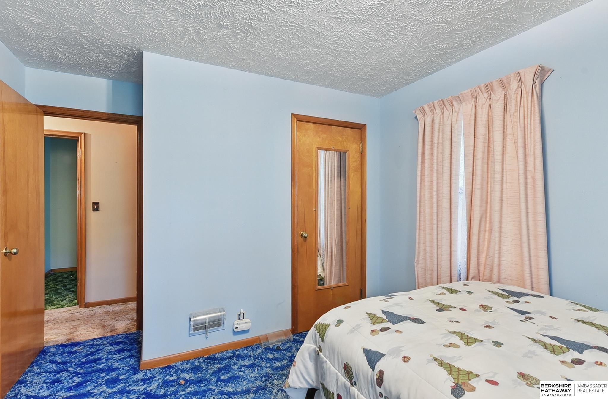 Omaha, Nebraska 68107, United States, 2 Bedrooms Bedrooms, ,2 BathroomsBathrooms,Residential,Pending,141407