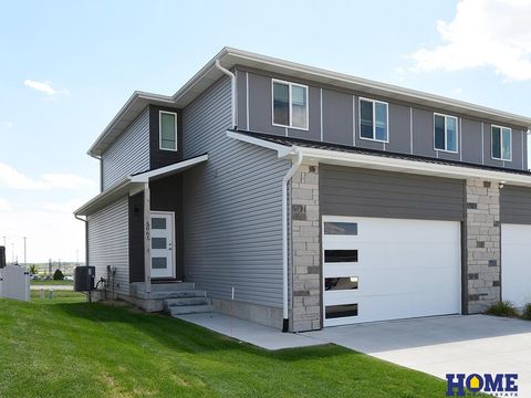 Photo of 5061 W Amarillo Drive, Lincoln, NE 68528 (MLS # 22611695)