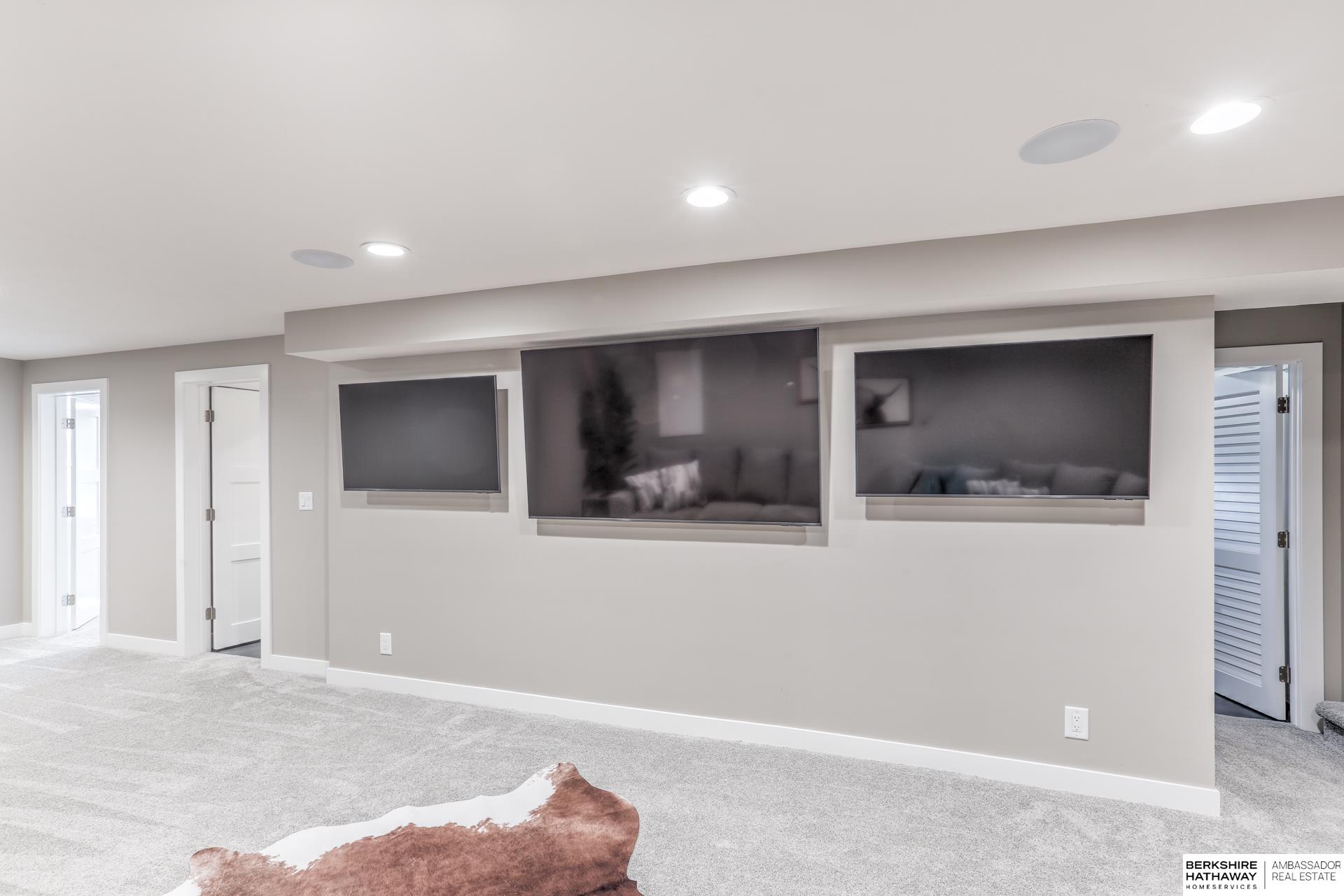 Elkhorn, Nebraska 68022, United States, 4 Bedrooms Bedrooms, ,2 BathroomsBathrooms,Residential,Active,174828