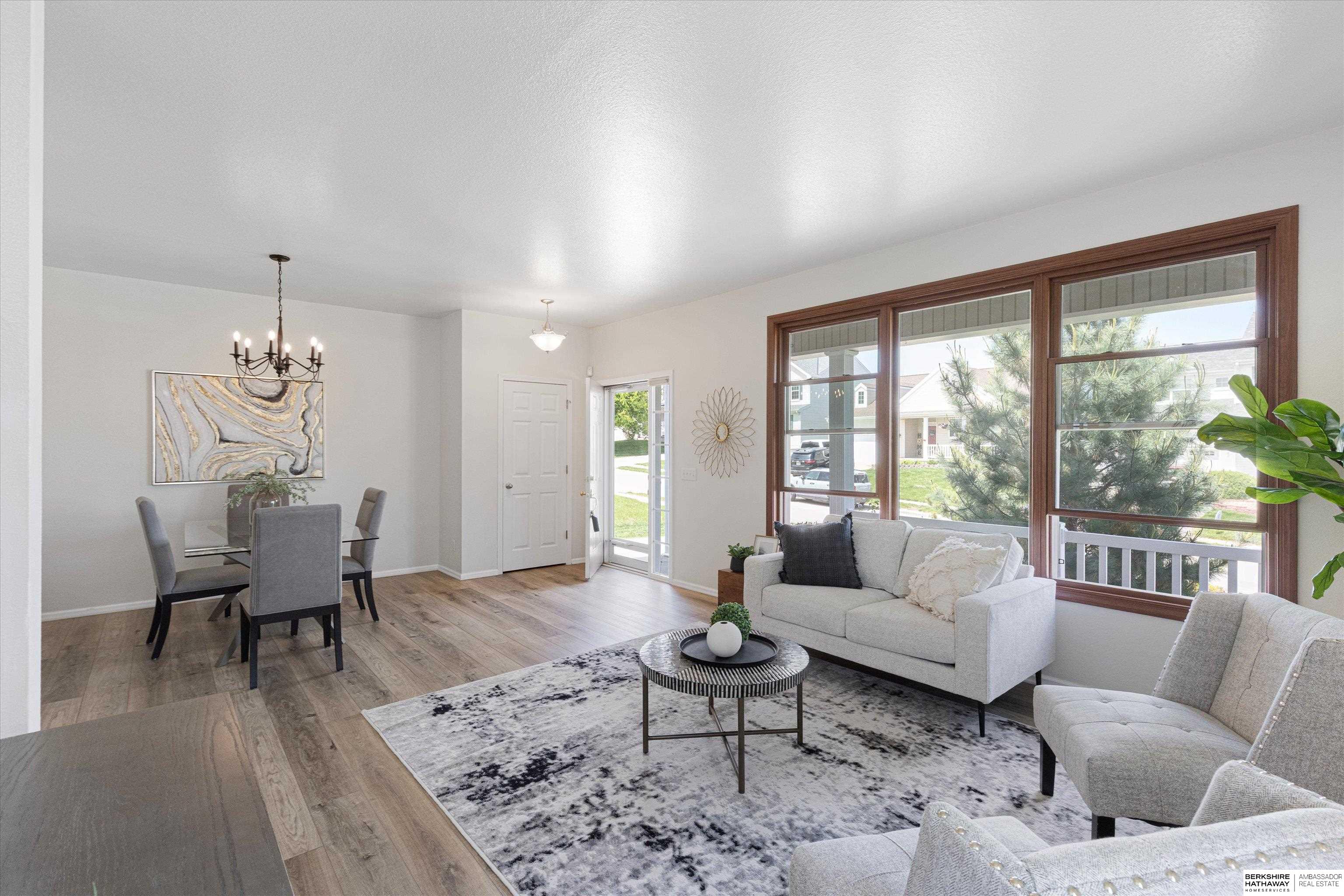 Bennington, Nebraska 68007, United States, 3 Bedrooms Bedrooms, ,3 BathroomsBathrooms,Residential,Pending,124951