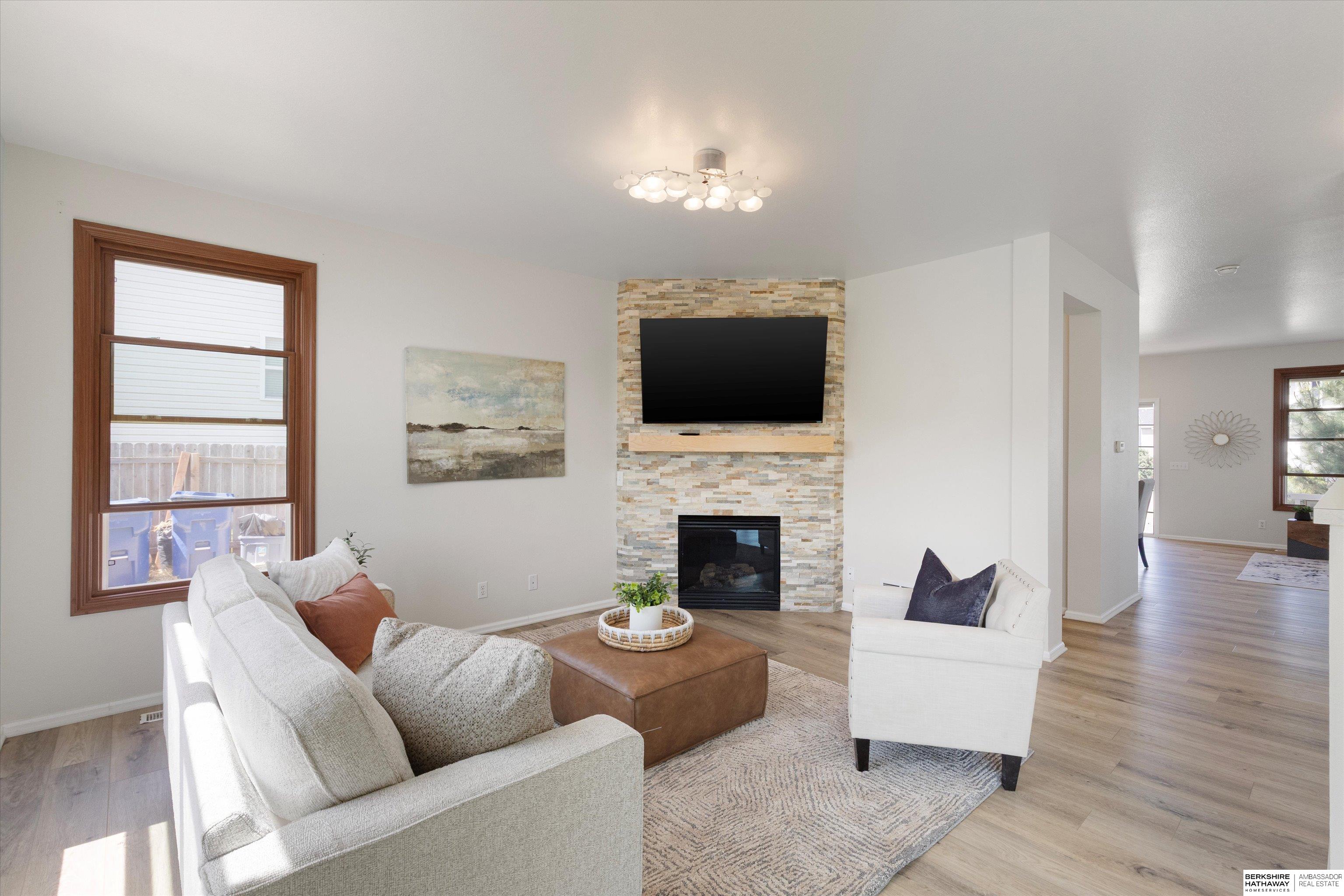 Bennington, Nebraska 68007, United States, 3 Bedrooms Bedrooms, ,3 BathroomsBathrooms,Residential,Pending,124951