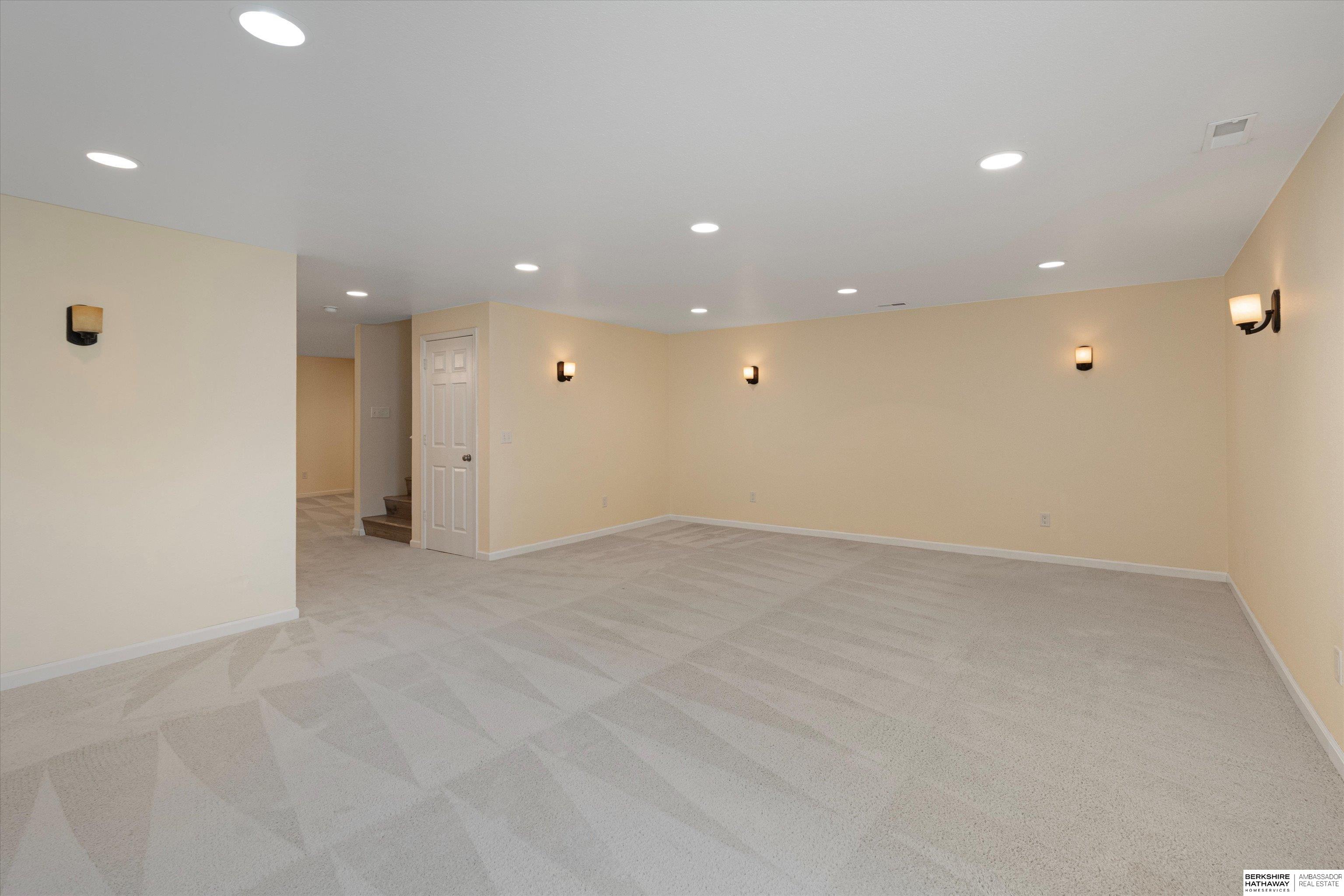 Bennington, Nebraska 68007, United States, 3 Bedrooms Bedrooms, ,3 BathroomsBathrooms,Residential,Pending,124951