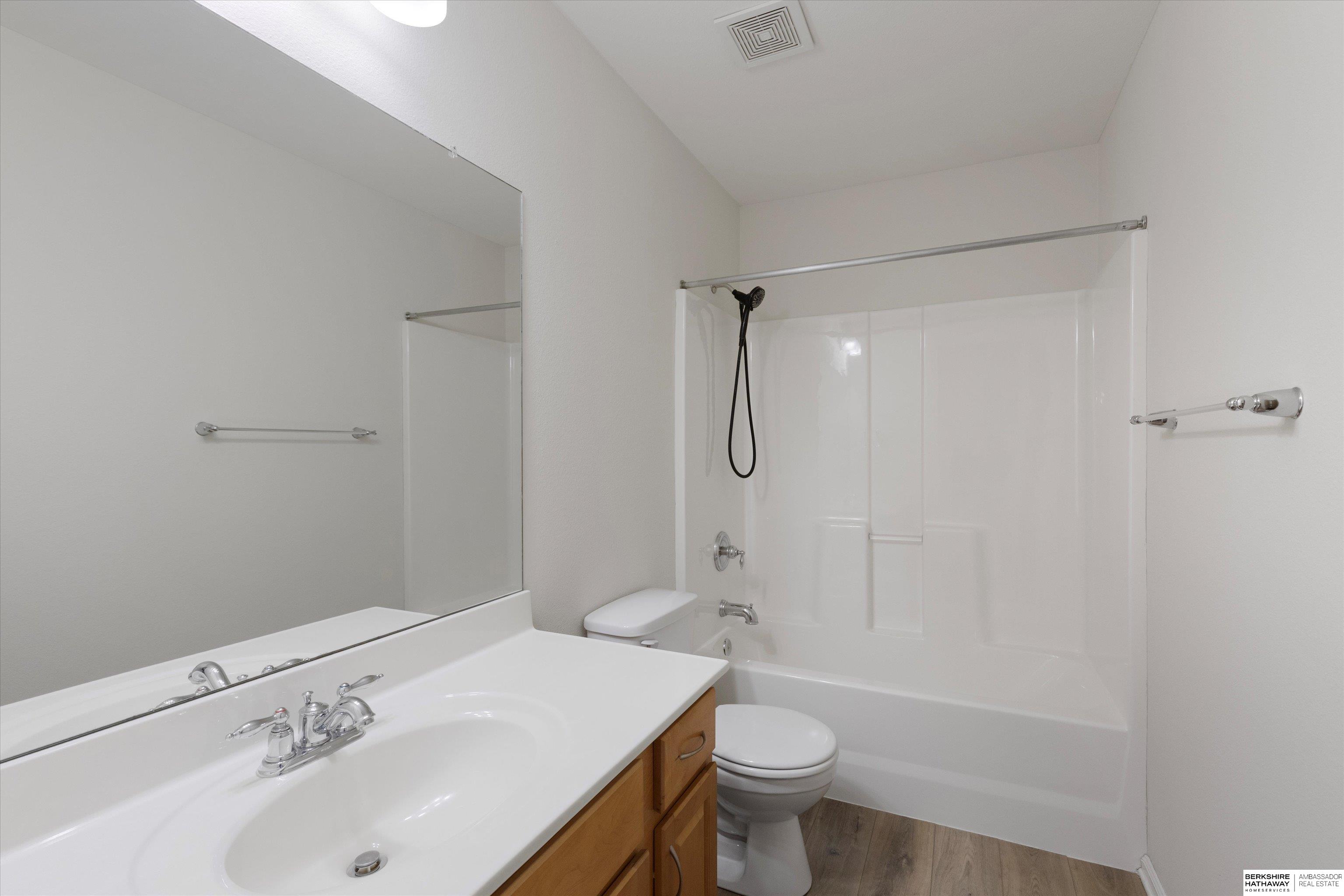 Bennington, Nebraska 68007, United States, 3 Bedrooms Bedrooms, ,3 BathroomsBathrooms,Residential,Pending,124951