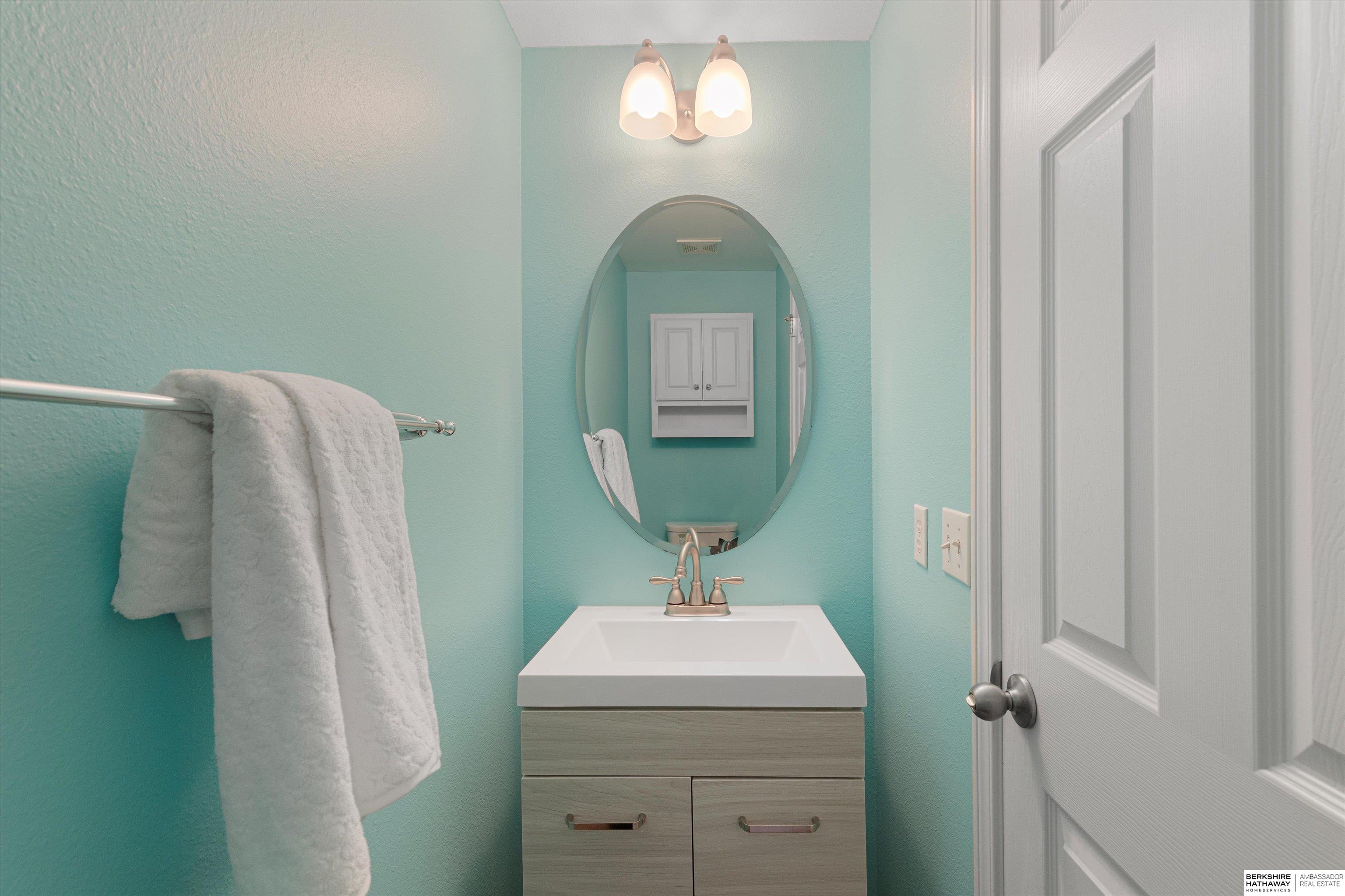 Bennington, Nebraska 68007, United States, 3 Bedrooms Bedrooms, ,3 BathroomsBathrooms,Residential,Pending,124951