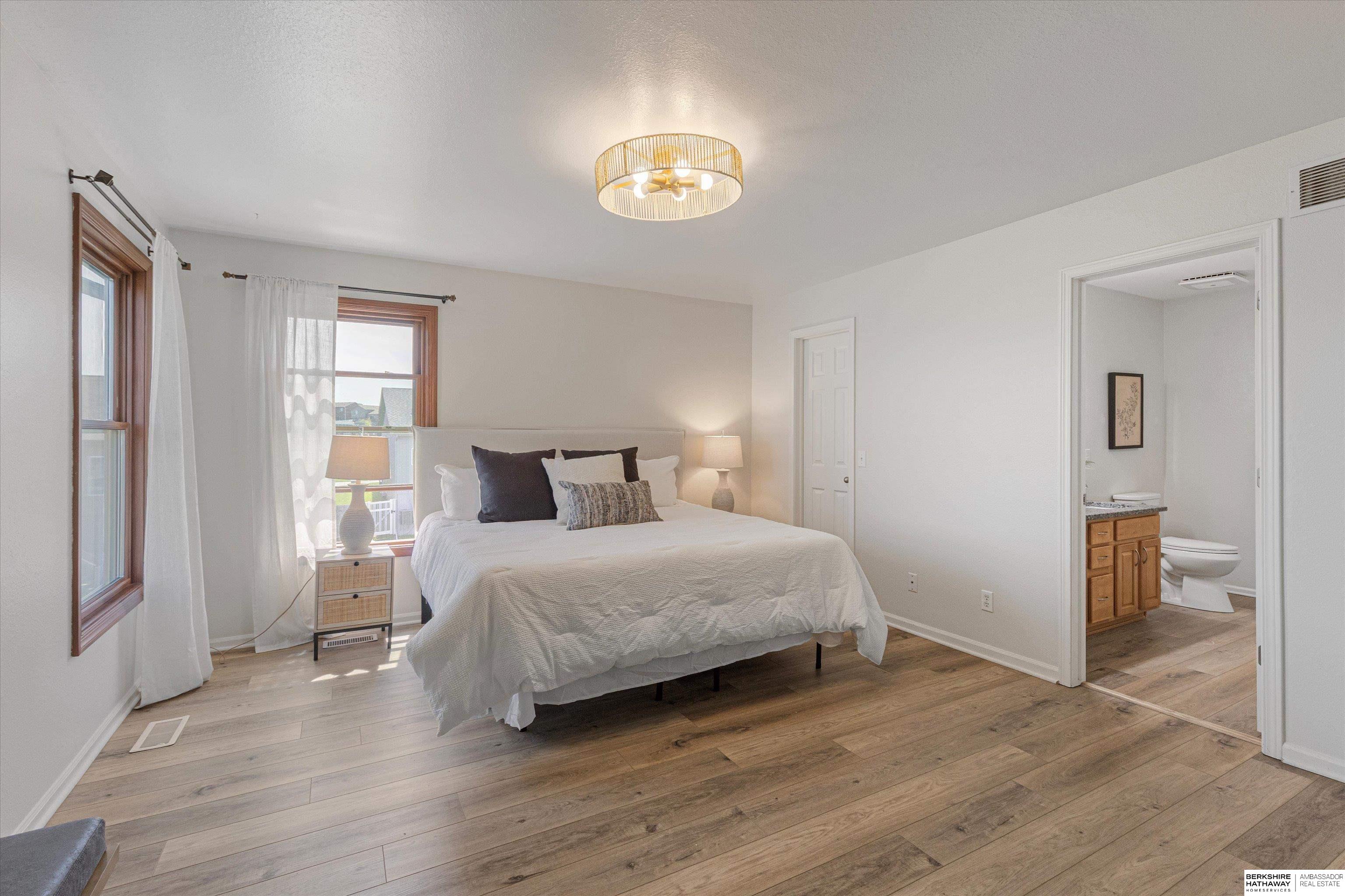 Bennington, Nebraska 68007, United States, 3 Bedrooms Bedrooms, ,3 BathroomsBathrooms,Residential,Pending,124951