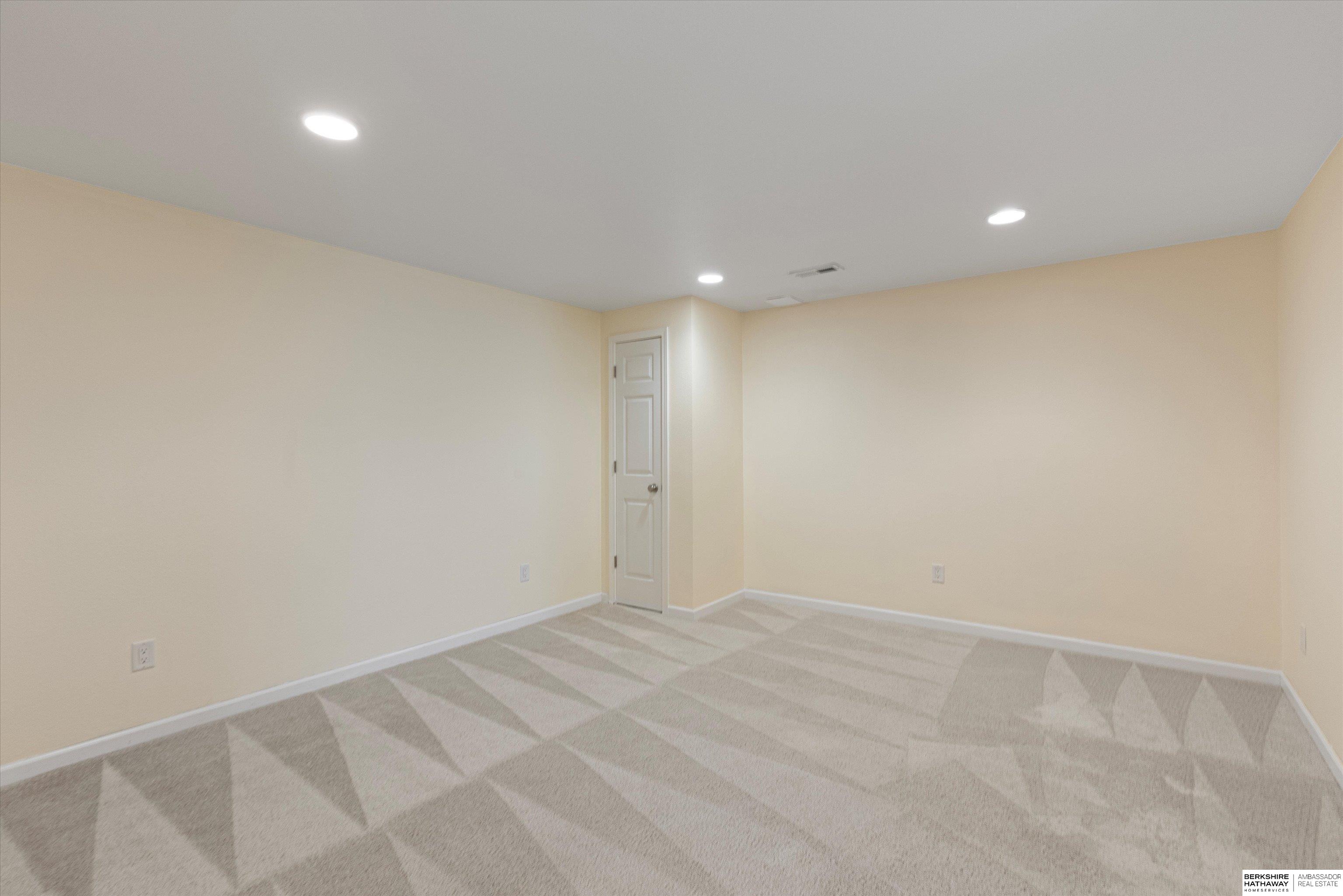 Bennington, Nebraska 68007, United States, 3 Bedrooms Bedrooms, ,3 BathroomsBathrooms,Residential,Pending,124951