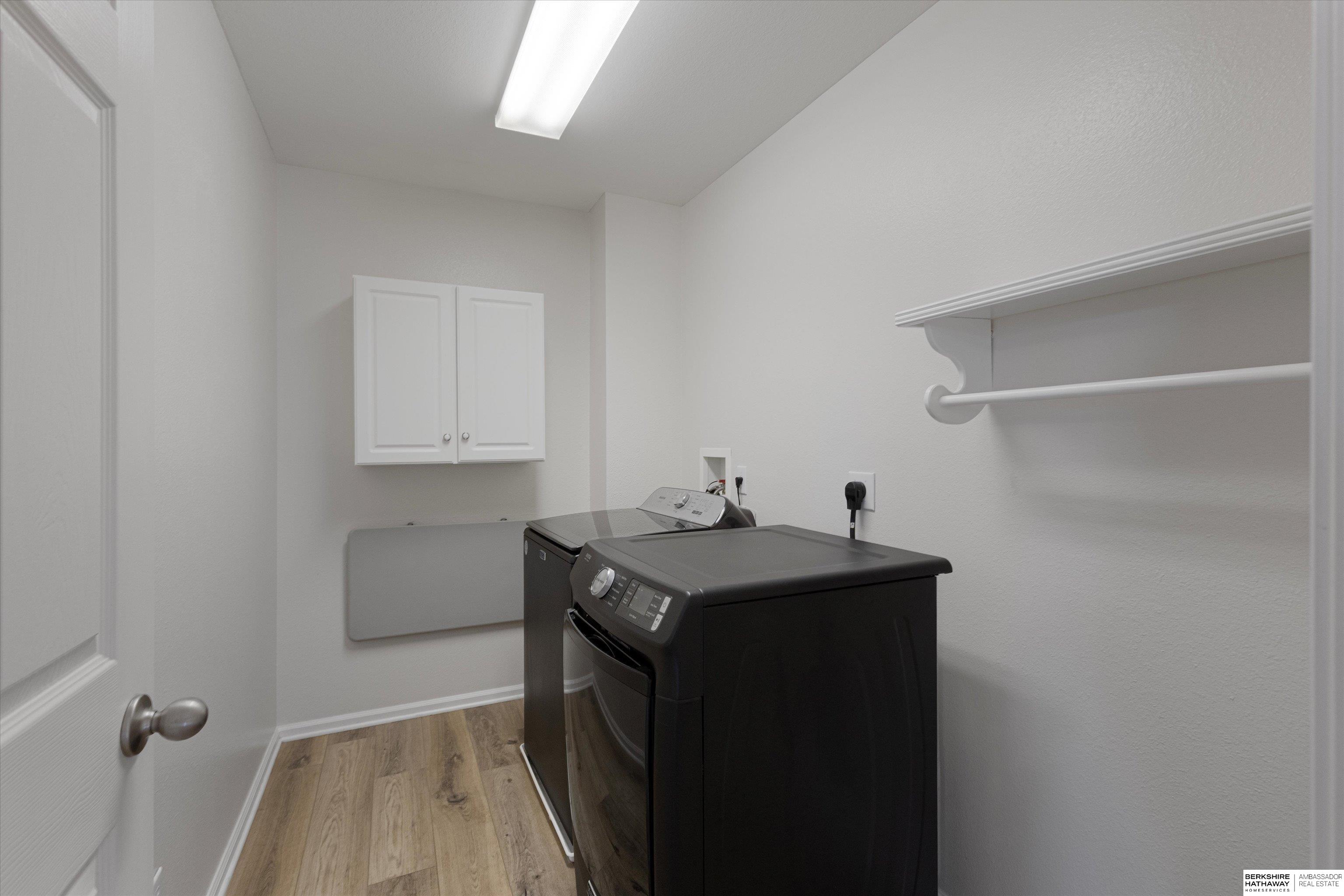 Bennington, Nebraska 68007, United States, 3 Bedrooms Bedrooms, ,3 BathroomsBathrooms,Residential,Pending,124951