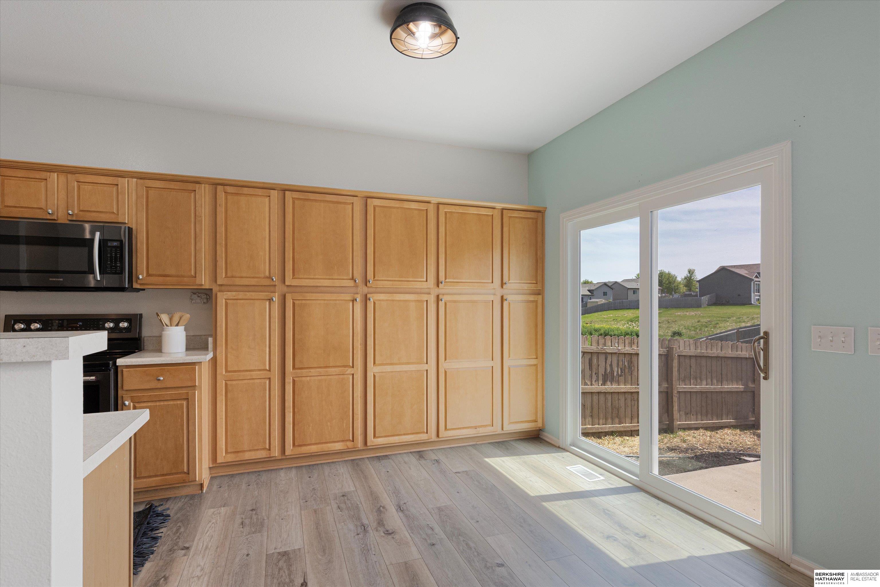 Bennington, Nebraska 68007, United States, 3 Bedrooms Bedrooms, ,3 BathroomsBathrooms,Residential,Pending,124951