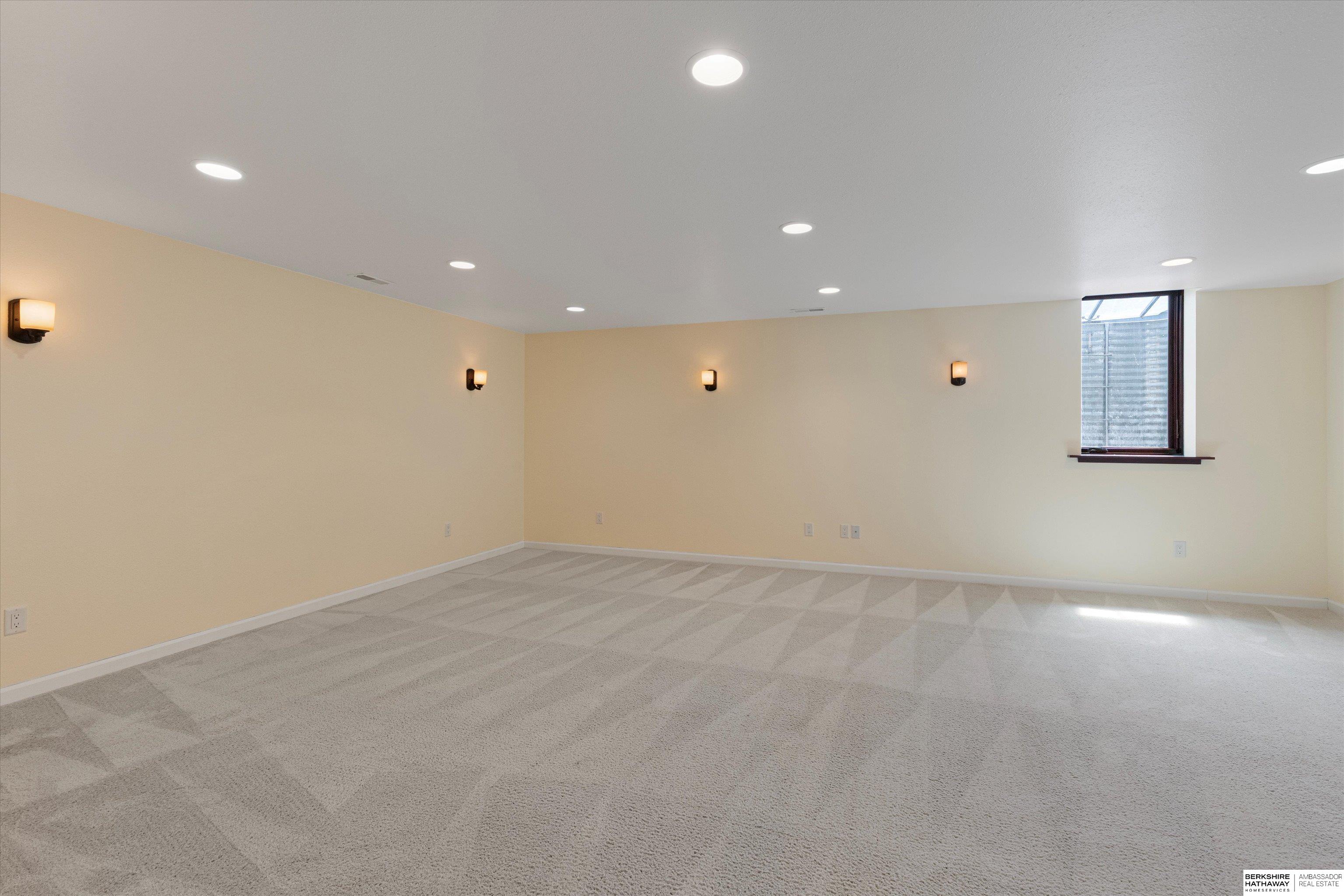 Bennington, Nebraska 68007, United States, 3 Bedrooms Bedrooms, ,3 BathroomsBathrooms,Residential,Pending,124951