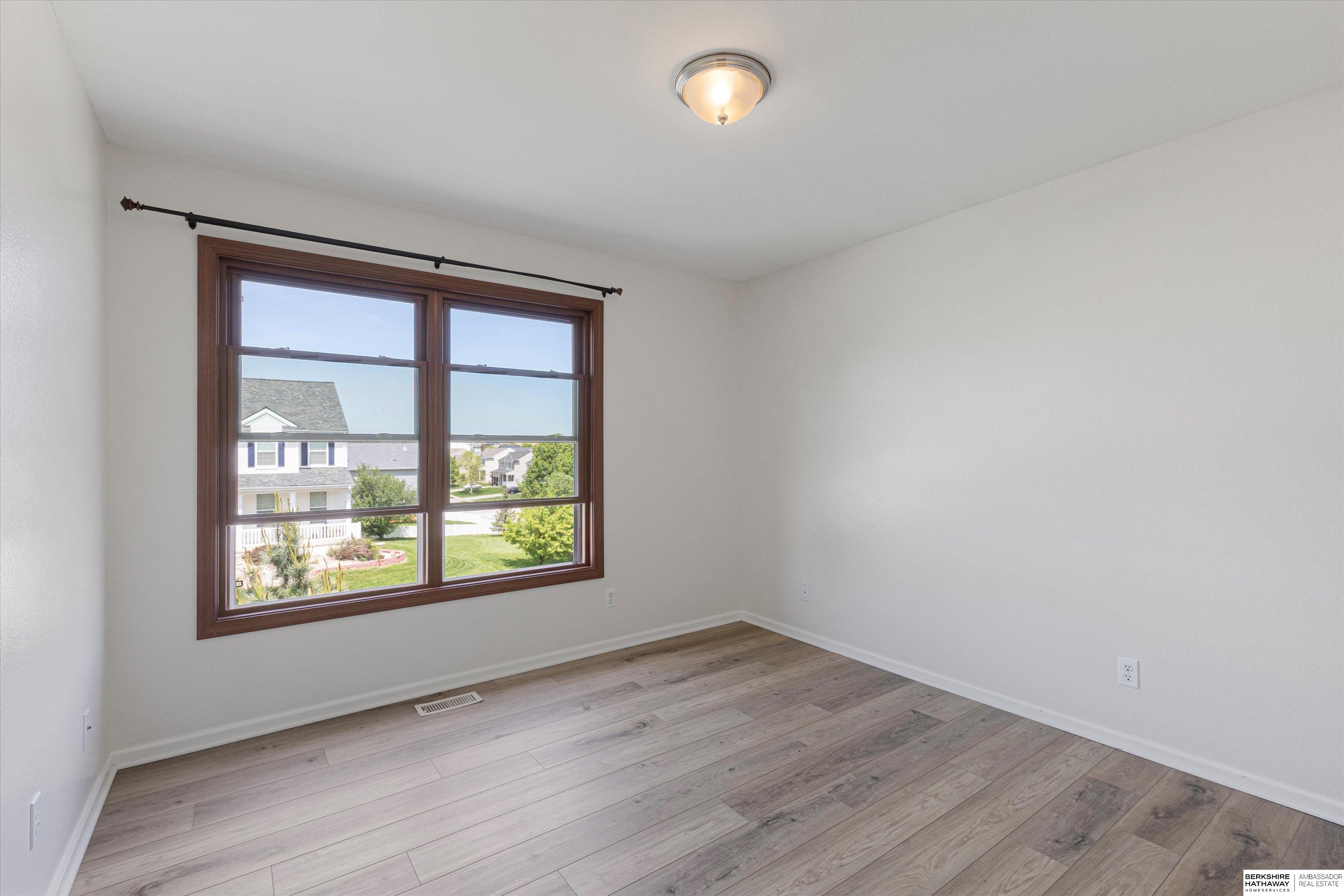 Bennington, Nebraska 68007, United States, 3 Bedrooms Bedrooms, ,3 BathroomsBathrooms,Residential,Pending,124951