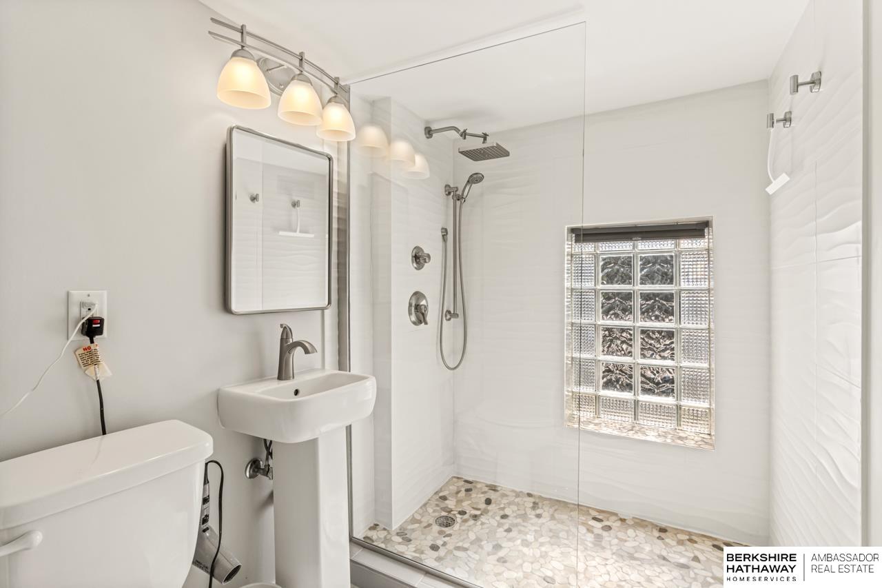 Omaha, Nebraska 68102, United States, 1 Bedroom Bedrooms, ,1 BathroomBathrooms,Residential,Active,203934