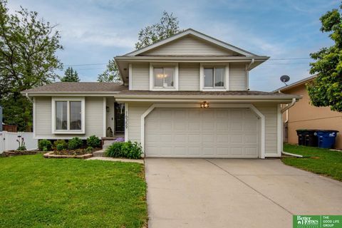 Photo of 16359 Weir Street, Omaha, NE 68135 (MLS # 22614247)
