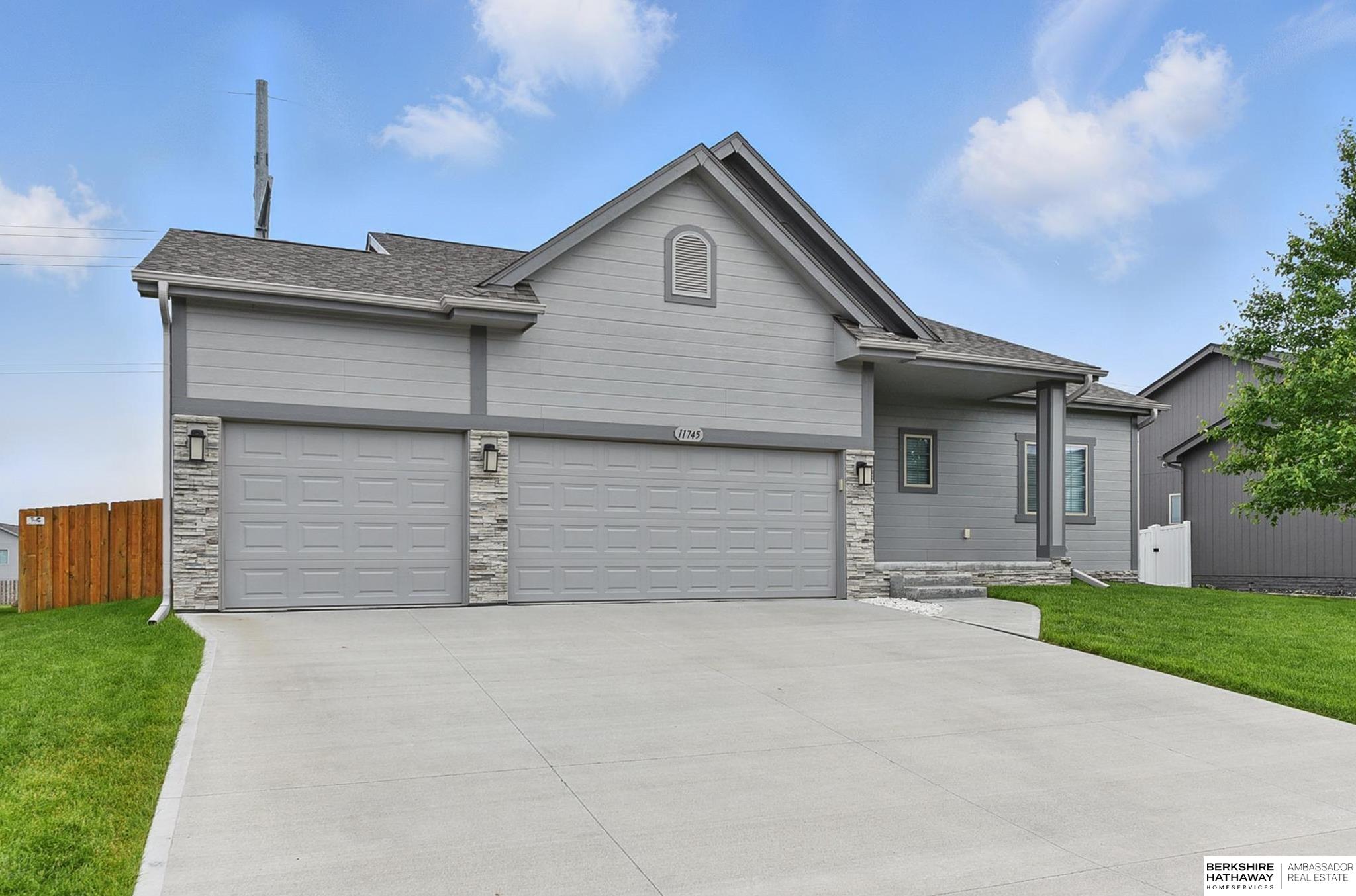 Papillion, Nebraska 68046, United States, 4 Bedrooms Bedrooms, ,3 BathroomsBathrooms,Residential,Active,135978