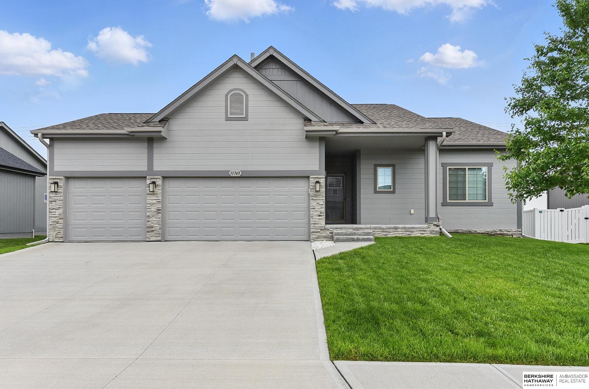 Papillion, Nebraska 68046, United States, 4 Bedrooms Bedrooms, ,3 BathroomsBathrooms,Residential,Active,135978