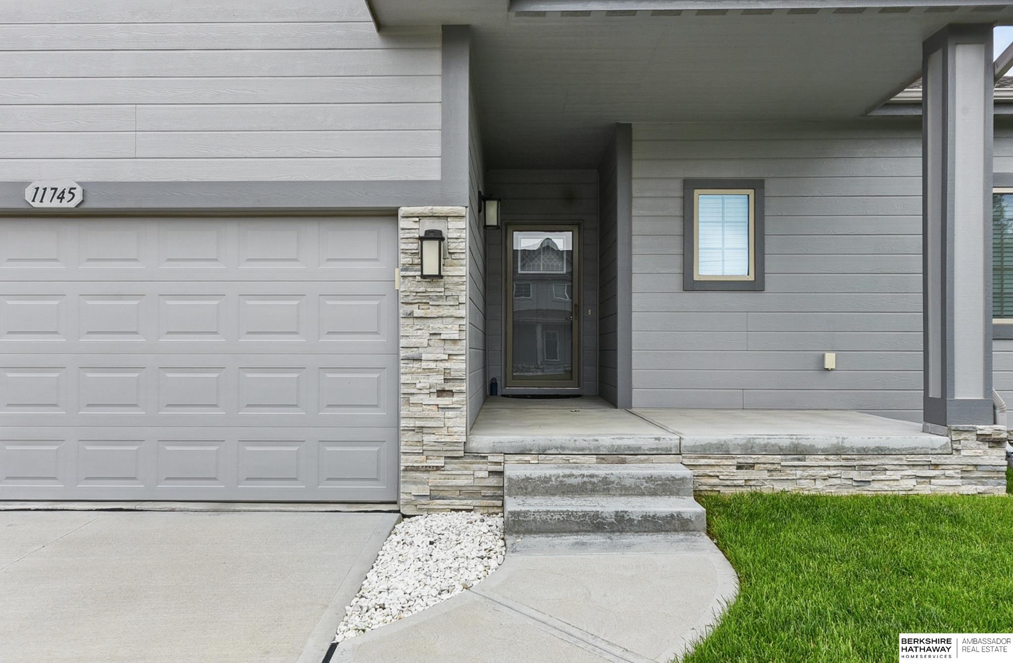 Papillion, Nebraska 68046, United States, 4 Bedrooms Bedrooms, ,3 BathroomsBathrooms,Residential,Active,135978