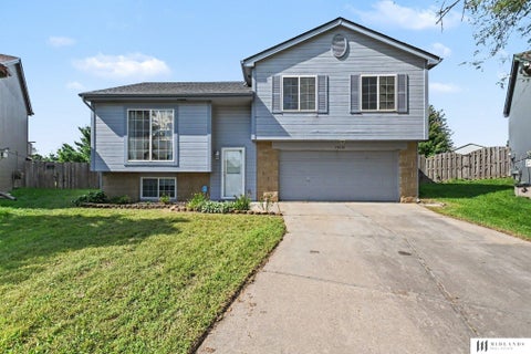 Photo of 19010 S Circle, Omaha, NE 68135 (MLS # 22627218)