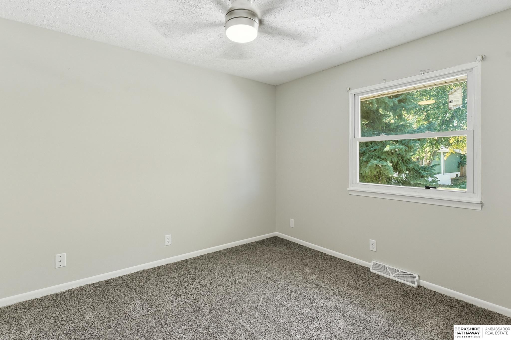 Omaha, Nebraska 68138, United States, 3 Bedrooms Bedrooms, ,1 BathroomBathrooms,Residential,Active,232206