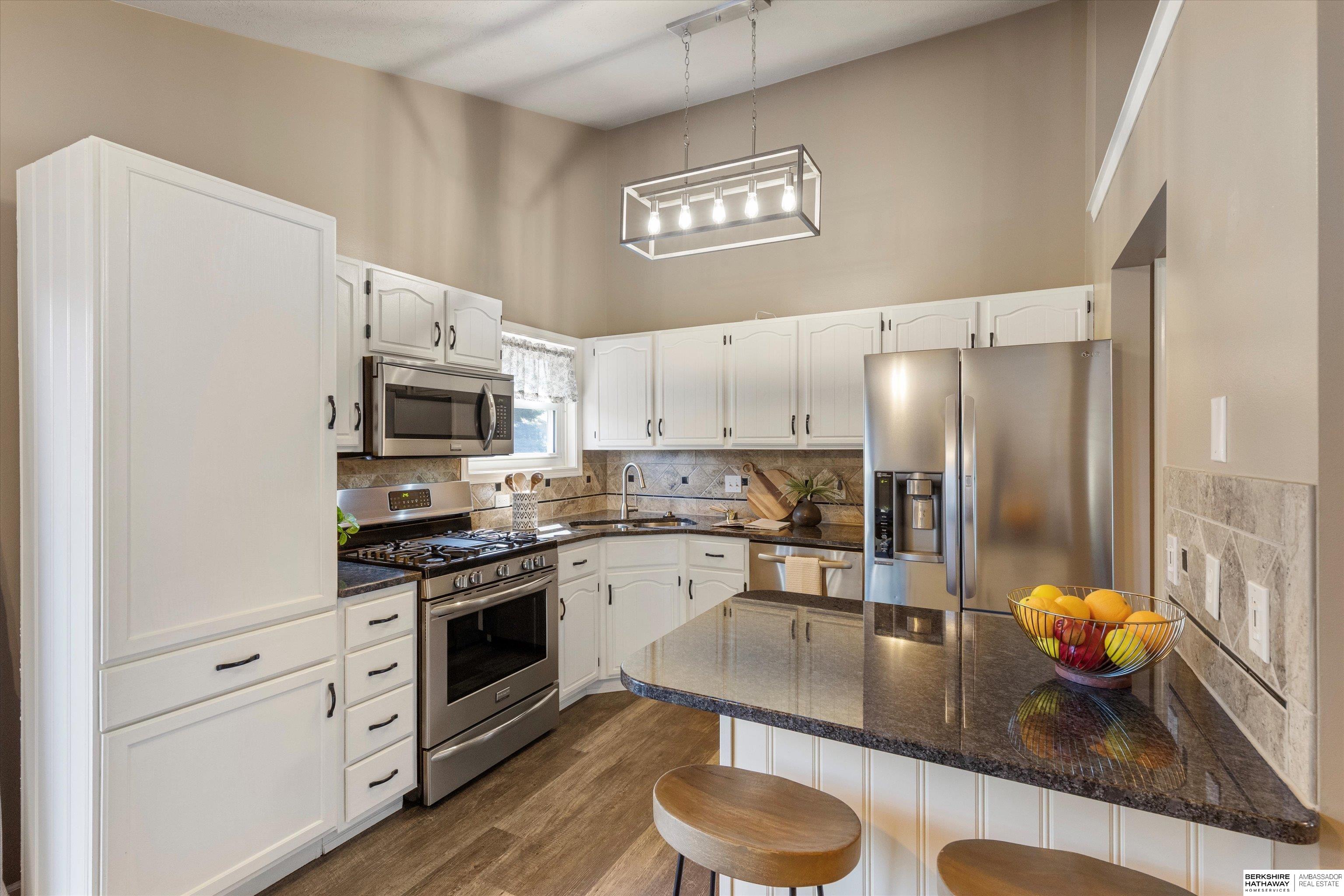 Omaha, Nebraska 68138, United States, 2 Bedrooms Bedrooms, ,2 BathroomsBathrooms,Residential,Pending,211126