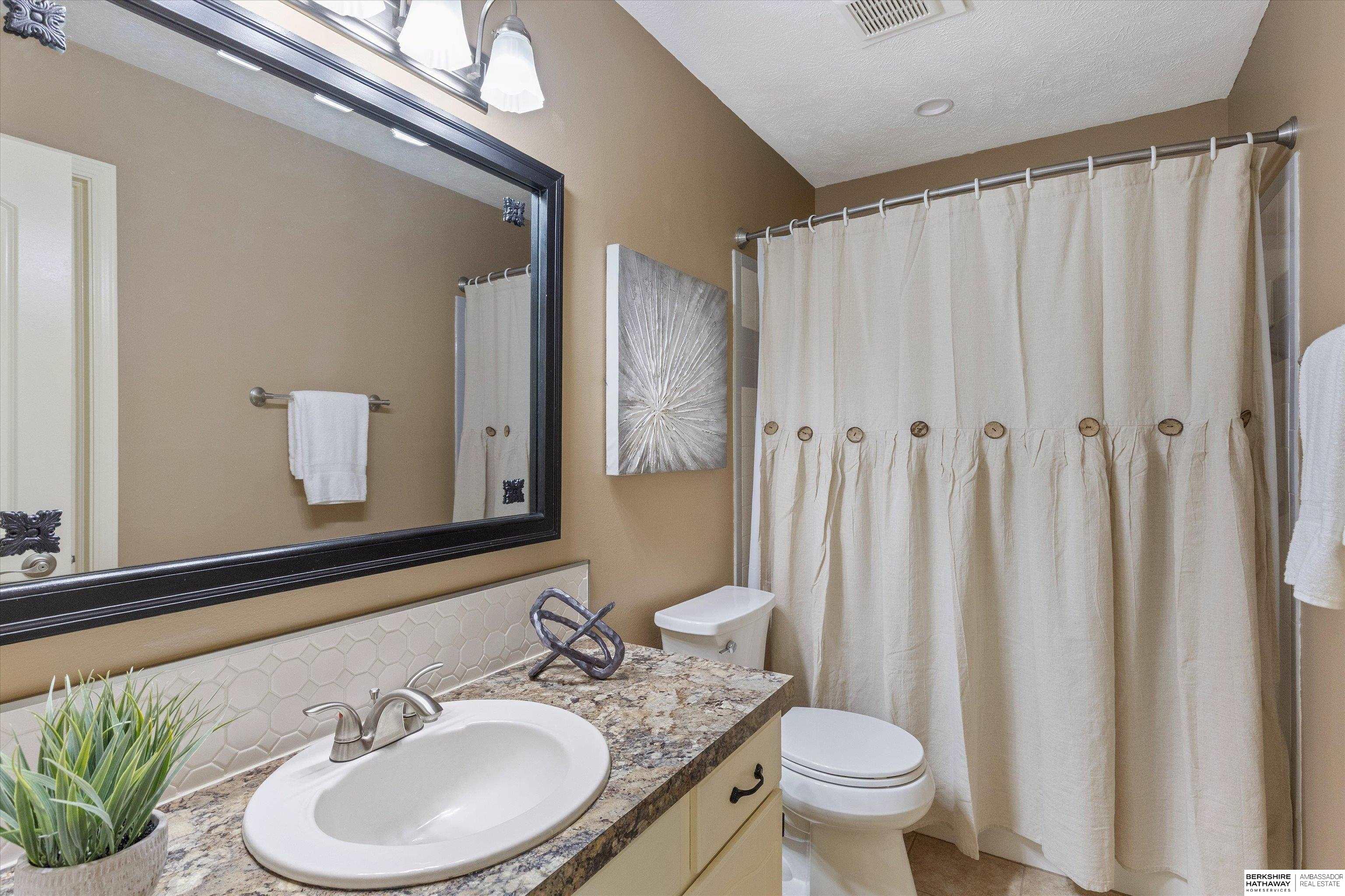 Omaha, Nebraska 68138, United States, 2 Bedrooms Bedrooms, ,2 BathroomsBathrooms,Residential,Pending,211126