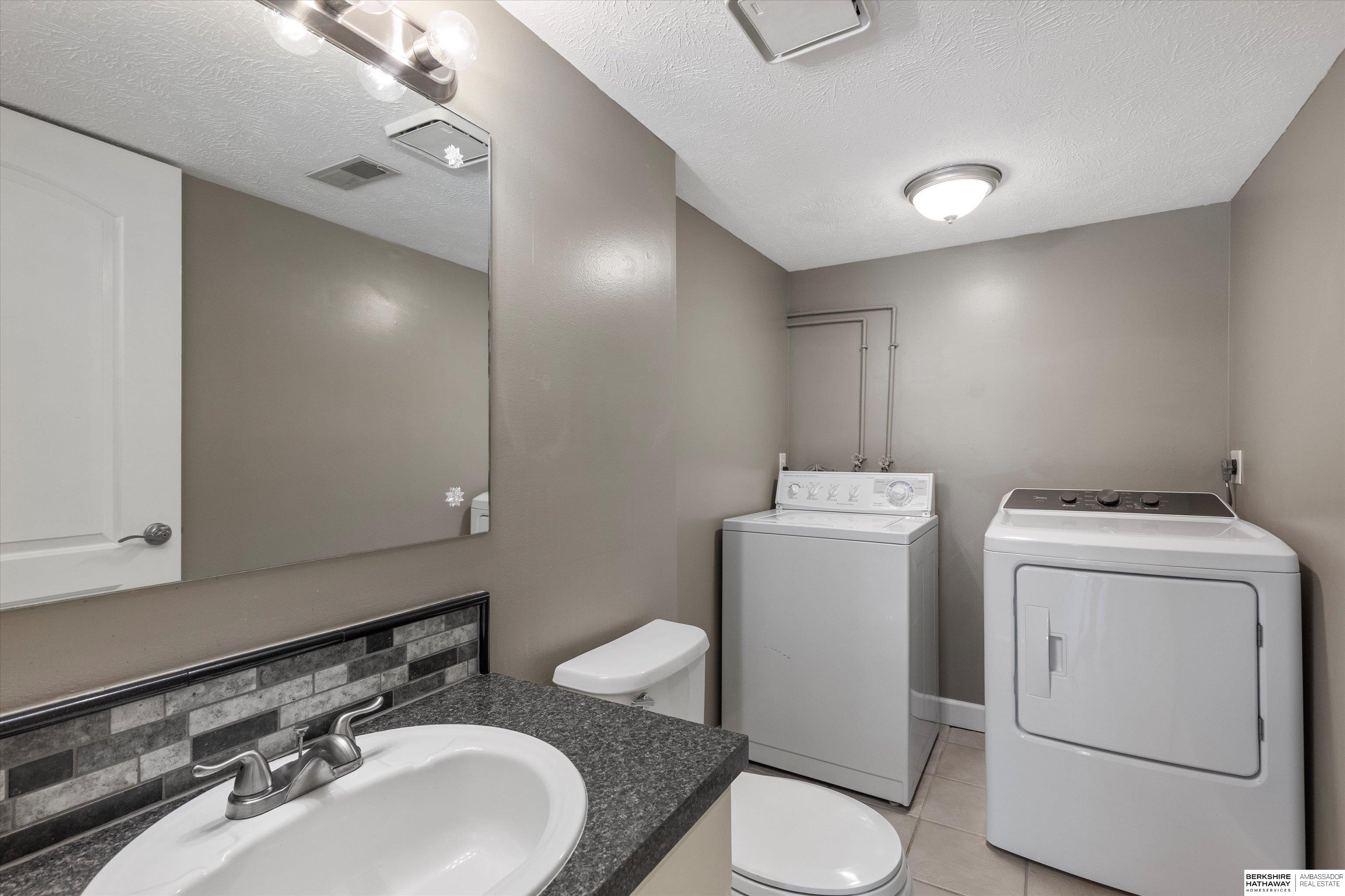 Omaha, Nebraska 68138, United States, 2 Bedrooms Bedrooms, ,2 BathroomsBathrooms,Residential,Pending,211126