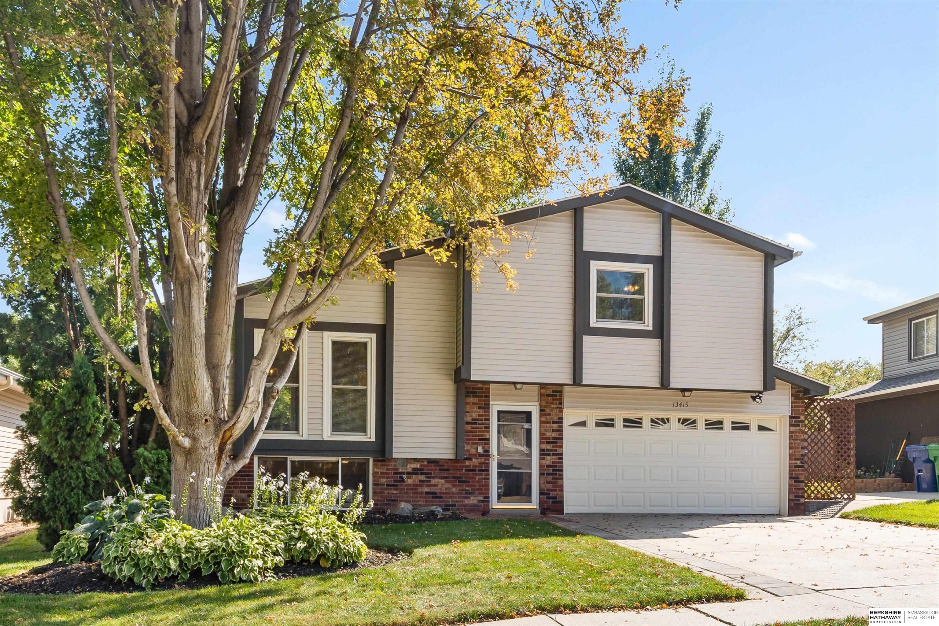 Omaha, Nebraska 68138, United States, 2 Bedrooms Bedrooms, ,2 BathroomsBathrooms,Residential,Pending,211126