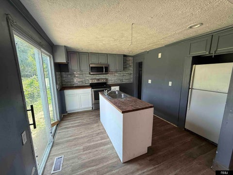 Photo of 2577 Hartman Avenue, Omaha, NE 68111 (MLS # 22629308)