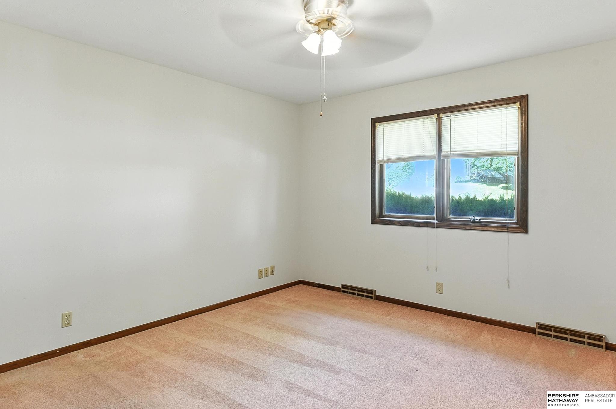 Omaha, Nebraska 68104, United States, 2 Bedrooms Bedrooms, ,1 BathroomBathrooms,Residential,Pending,168879