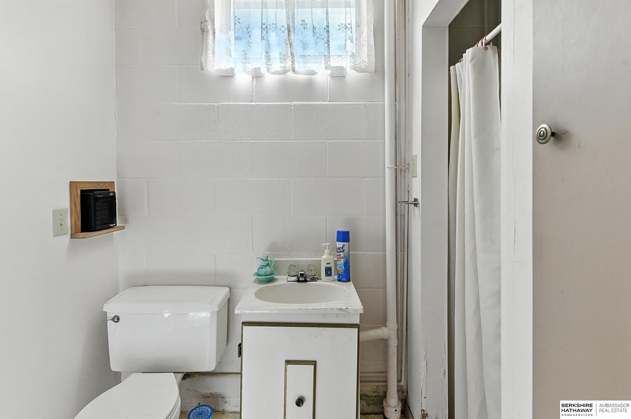 Omaha, Nebraska 68104, United States, 2 Bedrooms Bedrooms, ,1 BathroomBathrooms,Residential,Pending,168879