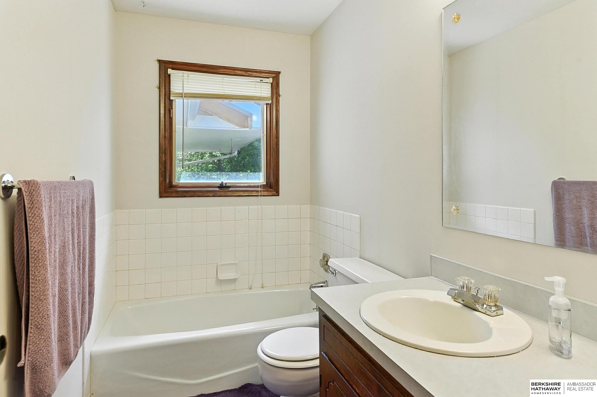 Omaha, Nebraska 68104, United States, 2 Bedrooms Bedrooms, ,1 BathroomBathrooms,Residential,Pending,168879