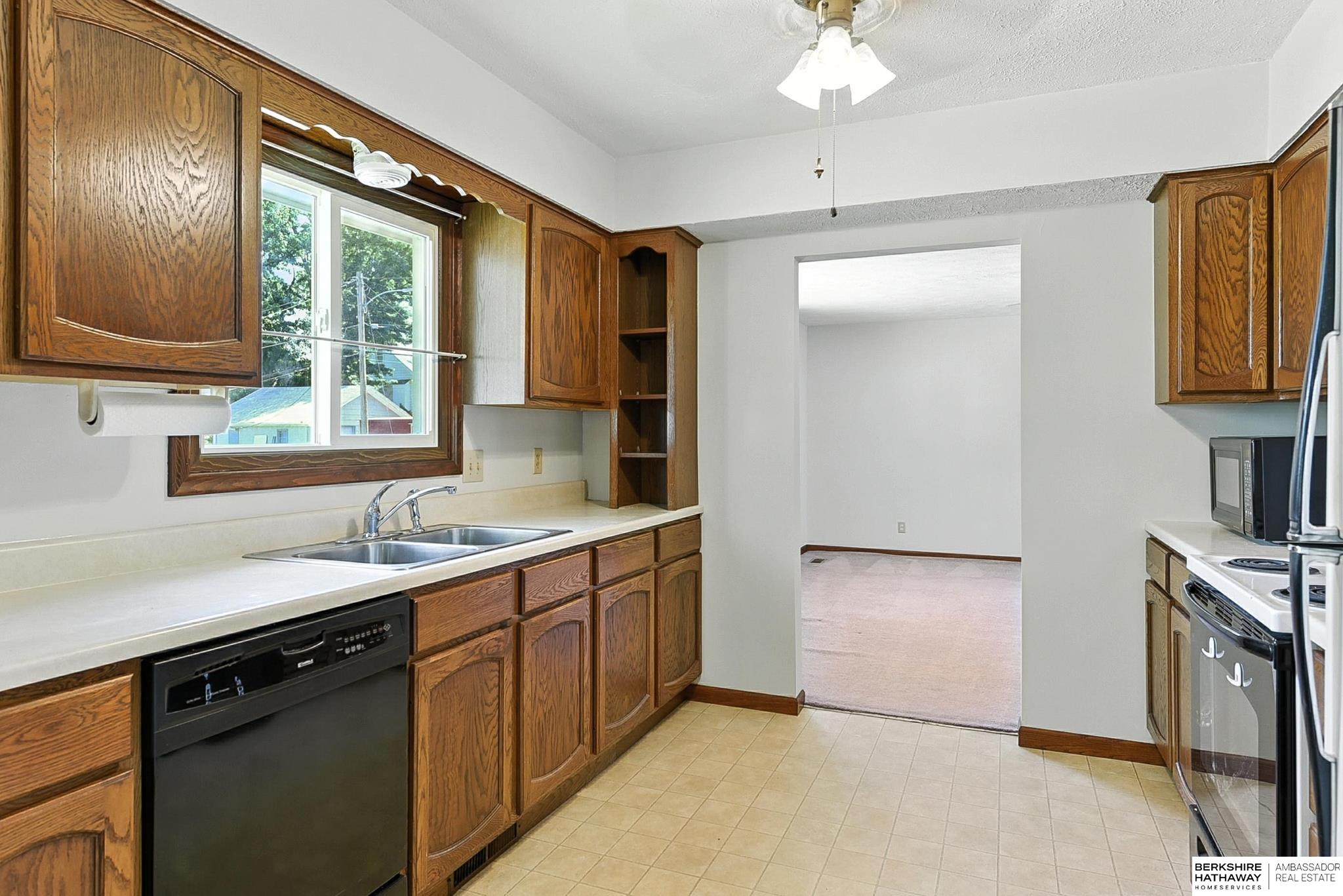 Omaha, Nebraska 68104, United States, 2 Bedrooms Bedrooms, ,1 BathroomBathrooms,Residential,Pending,168879