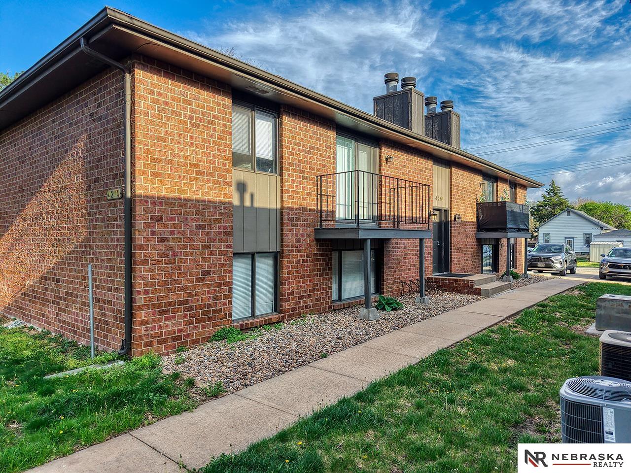 Photo 1 of 17 — 4210 Huntington Avenue, Lincoln, NE 68504